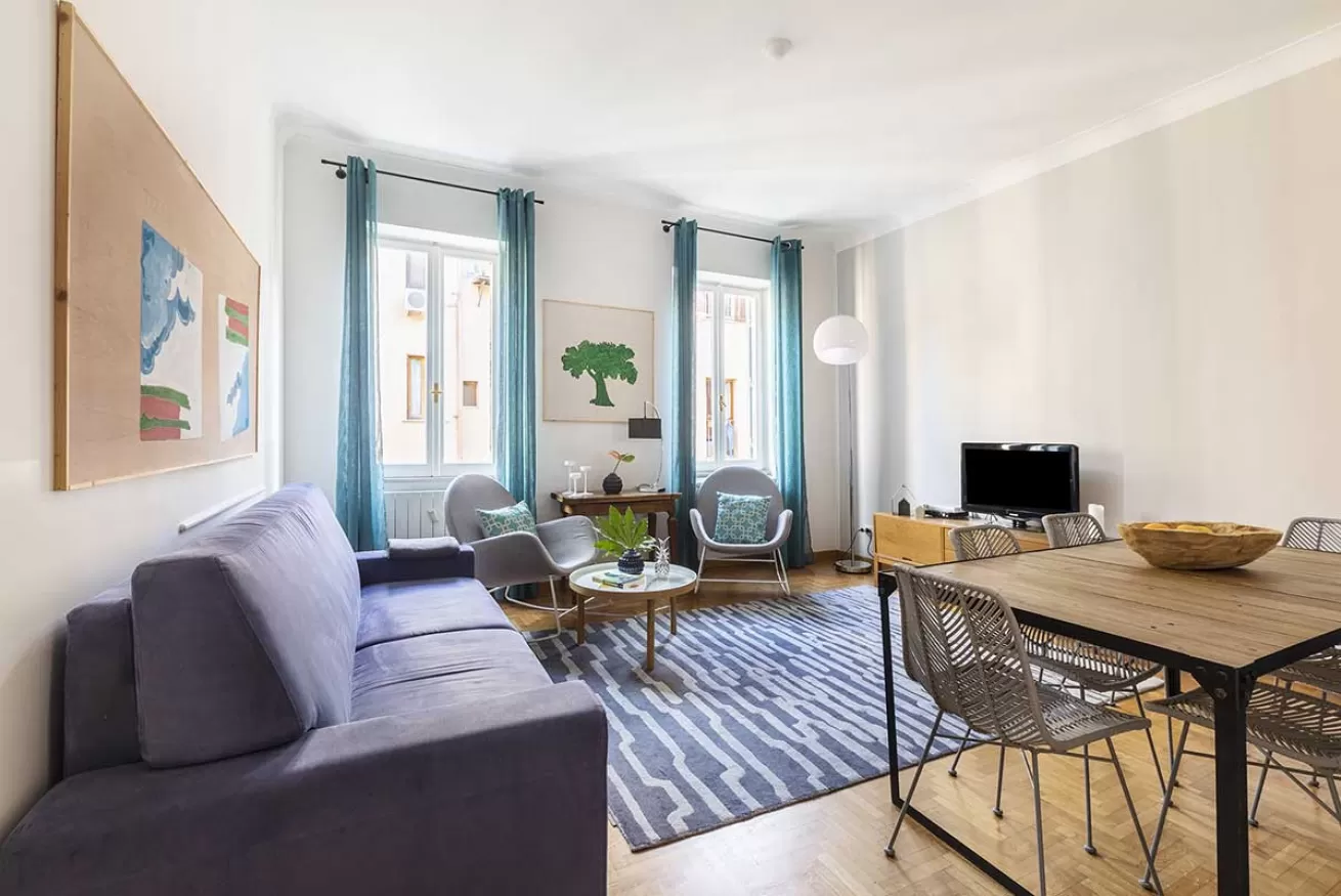 Casa Tramontana Spagna: Chic 3-Bedroom Apartment with Enclosed Balcony, Rome