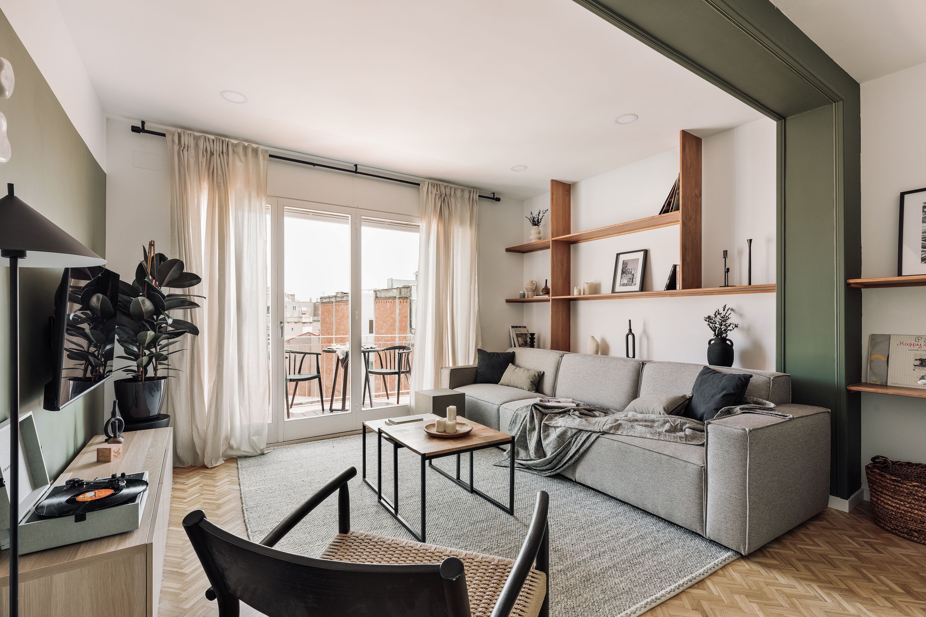 Casa Tramuntana Gràcia: Spacious 3-Bedroom Apartment with Balcony, Gràcia, Barcelona