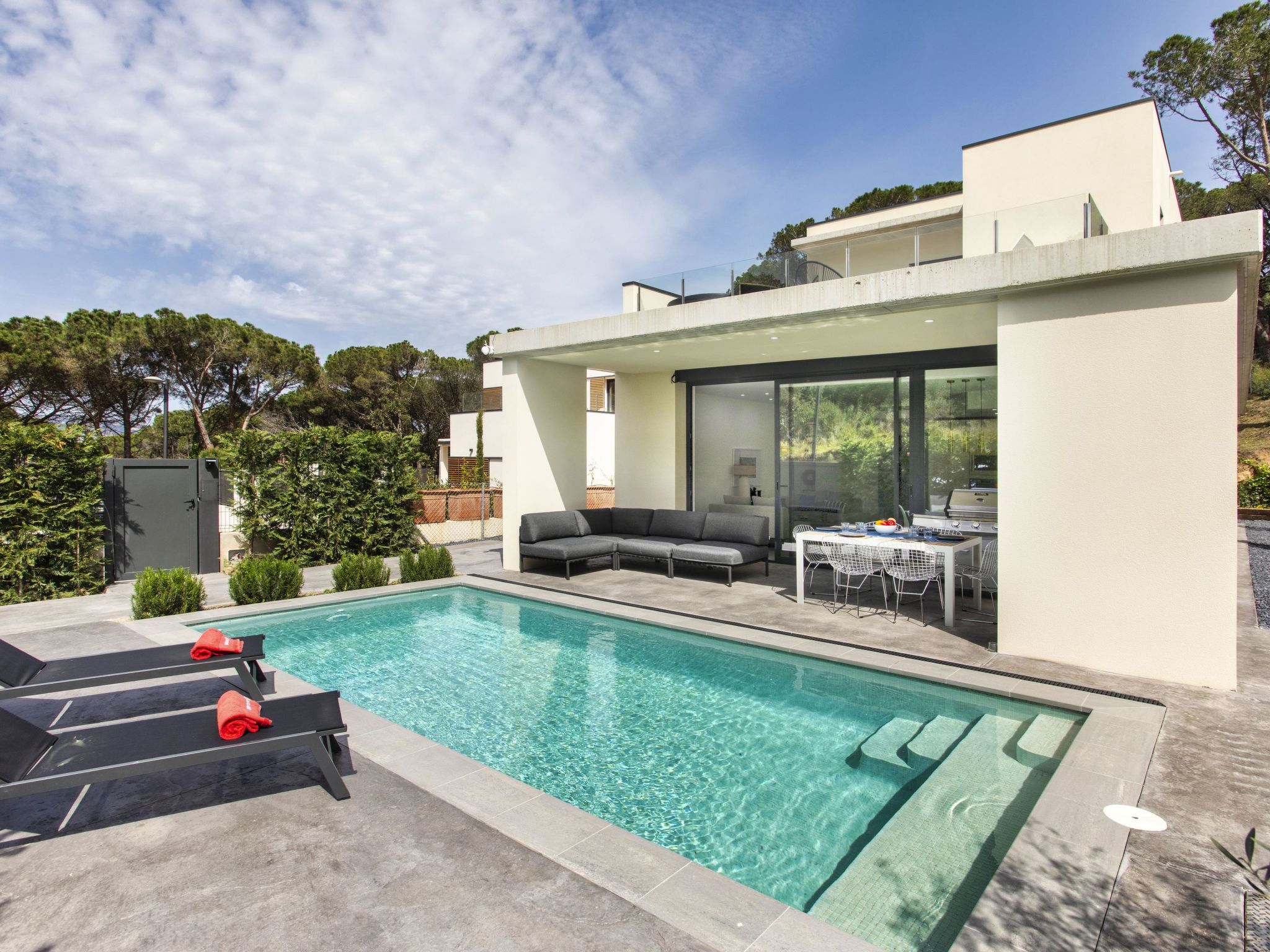 Casa Tramuntana Guíxols: Modern Three-Bedroom Villa with Private Pool and Garden in Sant Feliu de Guixols Costa Brava