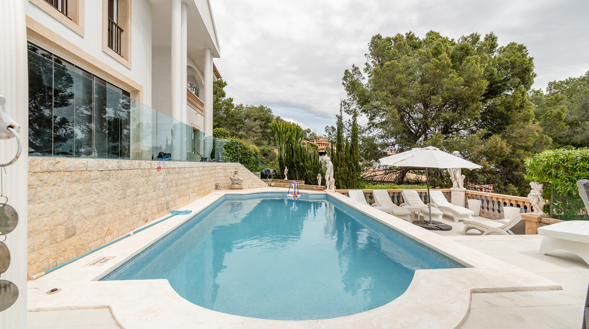 Casa Tramuntana Magaluf: Spacious 5-Bedroom Apartment with Pool and Seaviews, Magaluf