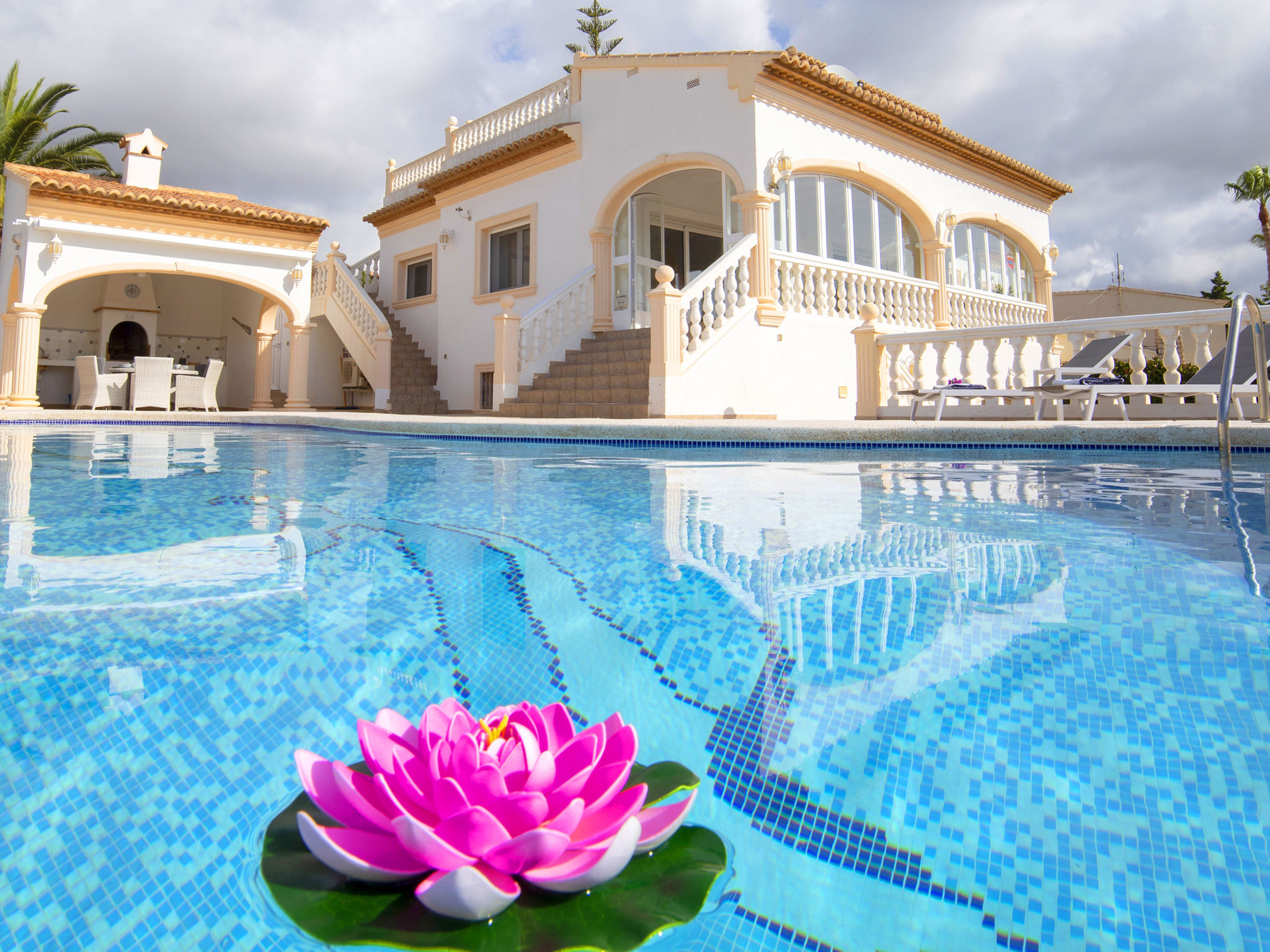Casa Vallesa Calpe: Spectacular 5-Bedroom Villa with Heated Swimming Pool and Dual Living Spaces in Costa Blanca