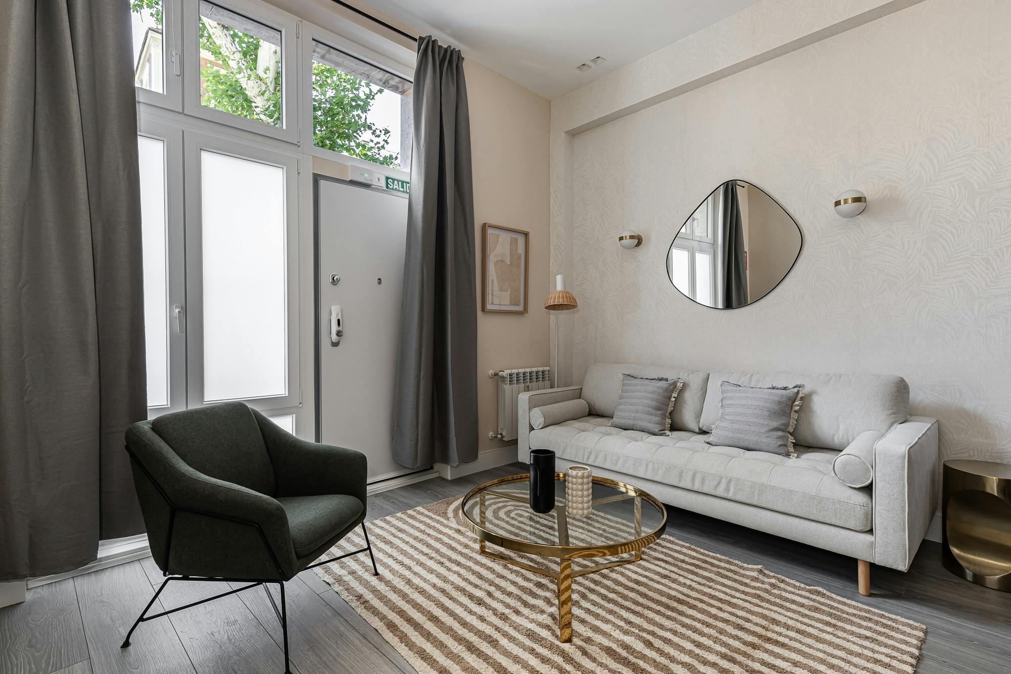 Casa Ventura Argüelles: Spacious 3-Bedroom Apartment Rental with Air-Con in Argüelles, Madrid