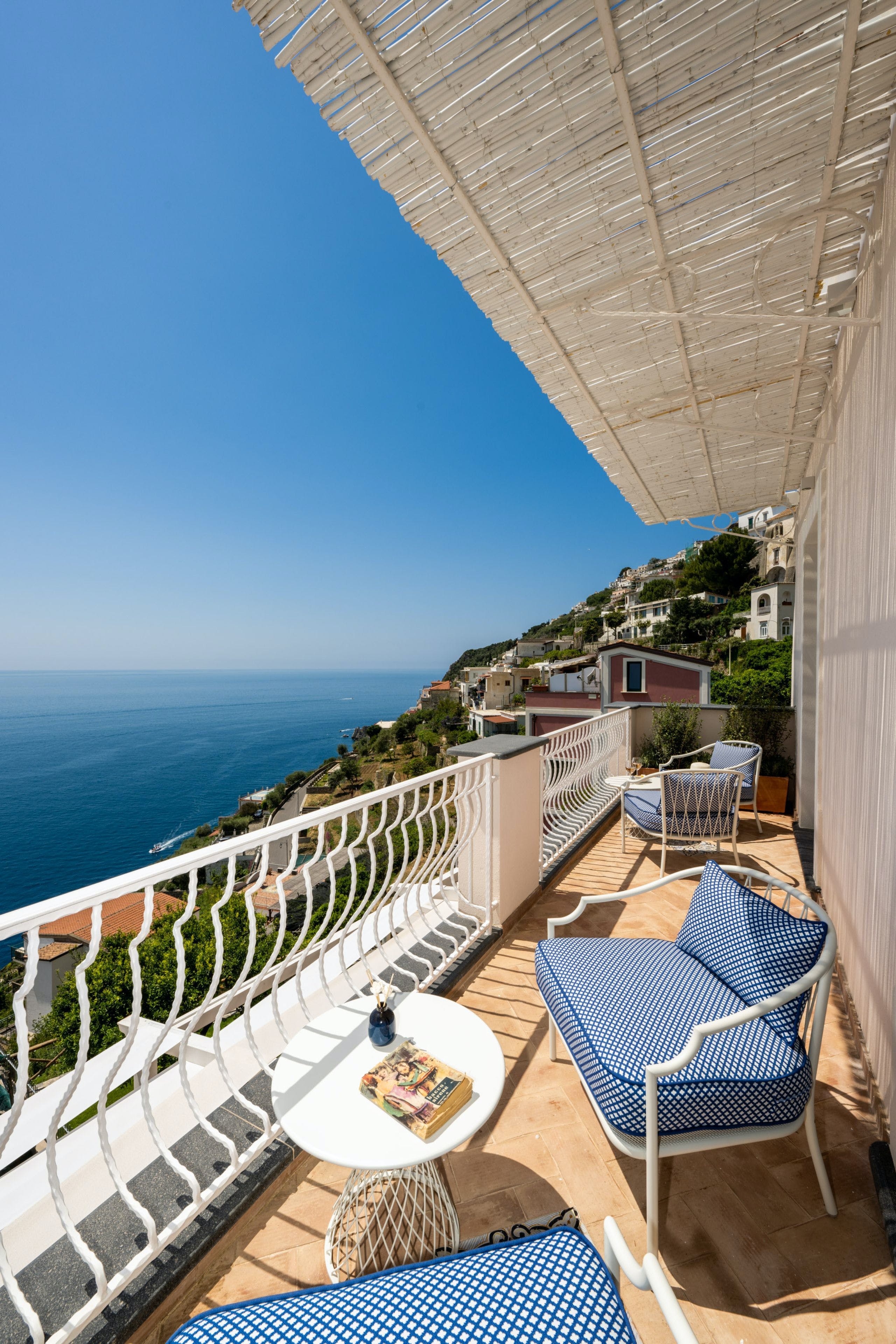 Casa Zafferano Praiano: Spacious 5-Bedroom Apartment with Indoor & Outdoor Pools, Praiano