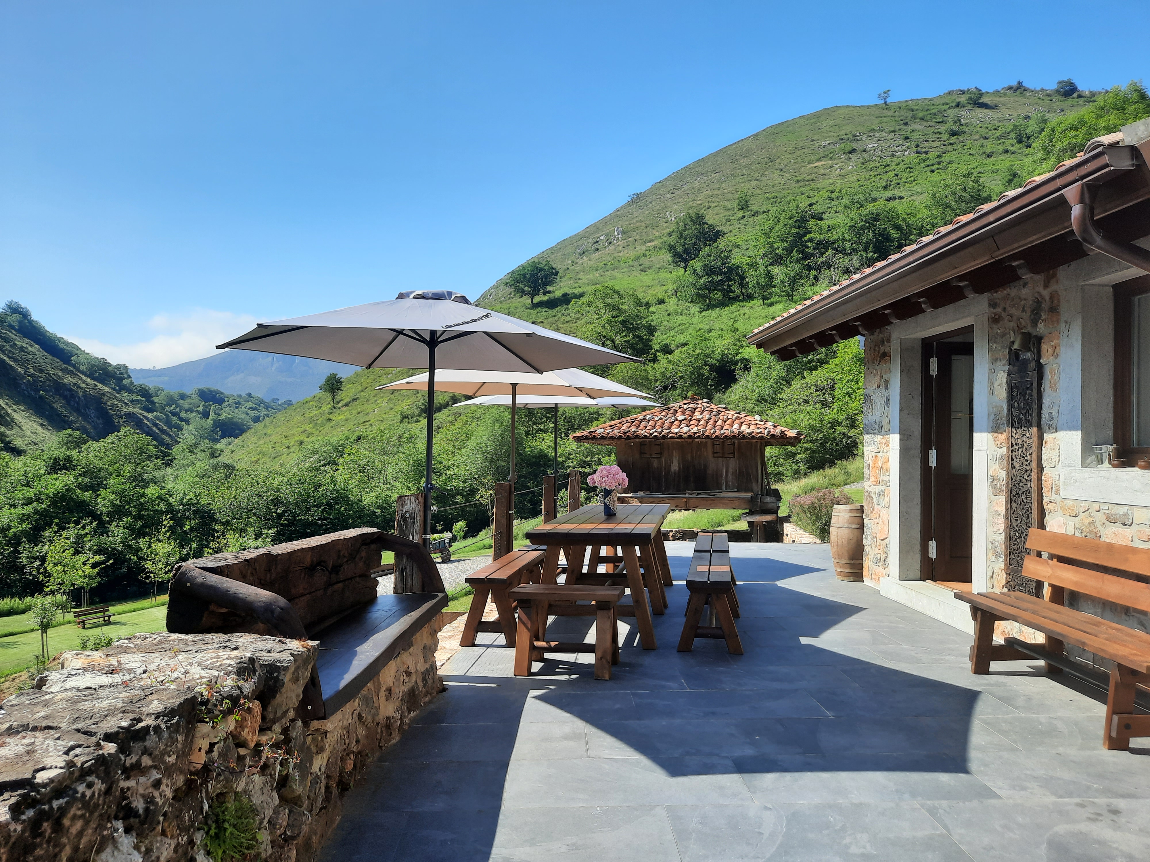 Casa Zardon Asturias: Spacious 4-Bedroom House with Sauna and Beach Access, Asturias