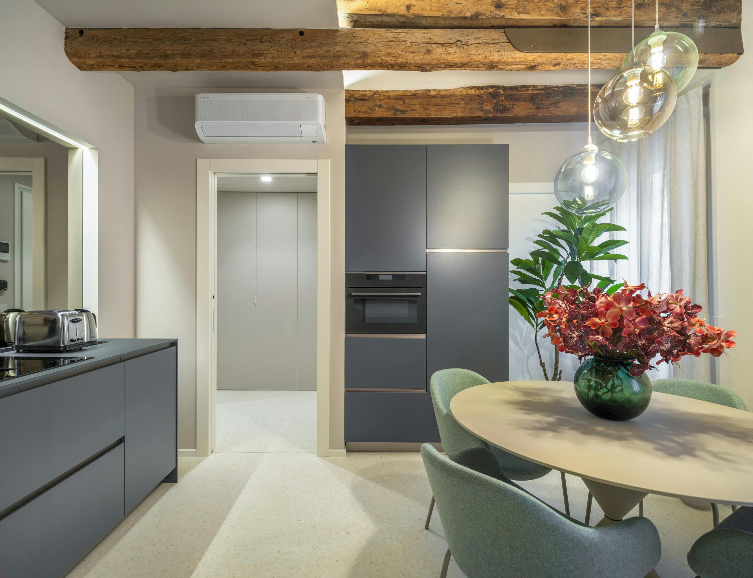 Casa Zen SanMarco: Stylish 2-Bedroom Apartment Rental with Air-Con near Piazza San Marco, Venice San Marco