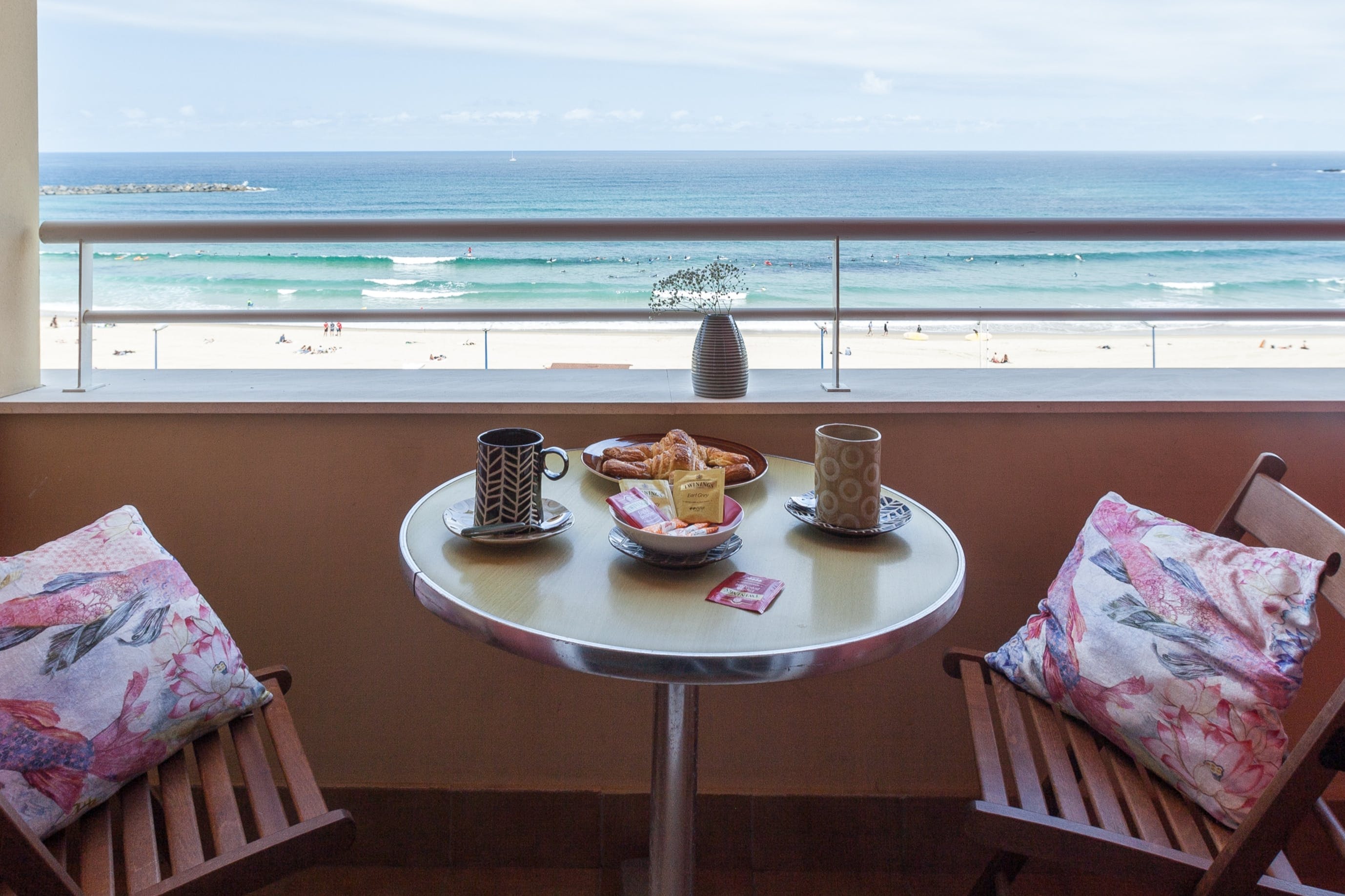 Casa Zurriola SanSebastián: Luxury 2-Bedroom Beachfront Apartment with Seaview, San Sebastián