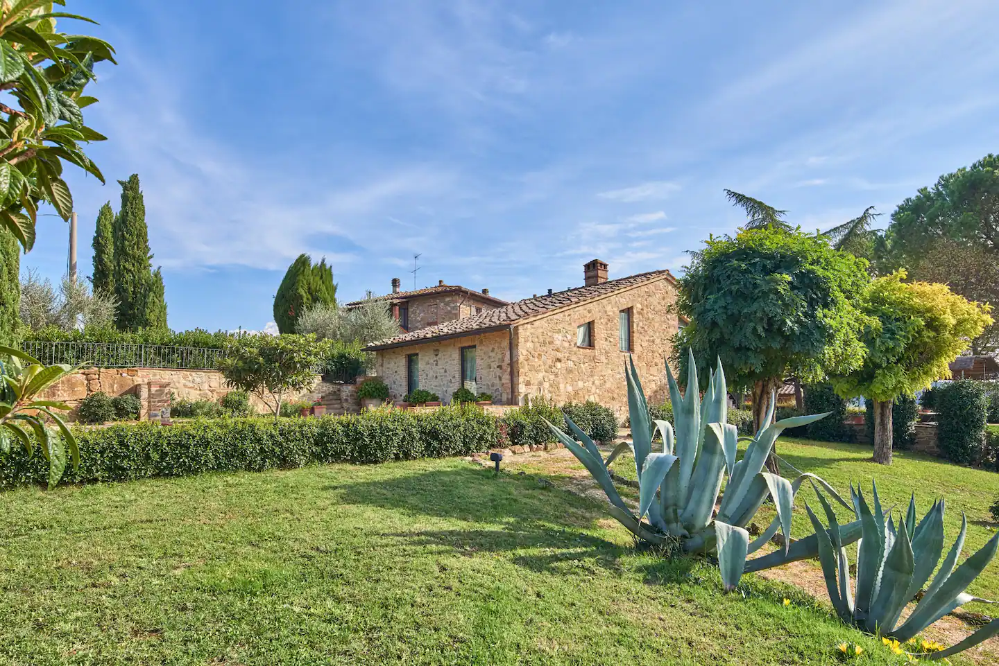 Cascina Poggio Chianti: Spacious 4-Bedroom Apartment with Pool and Countryside Views, Chianti