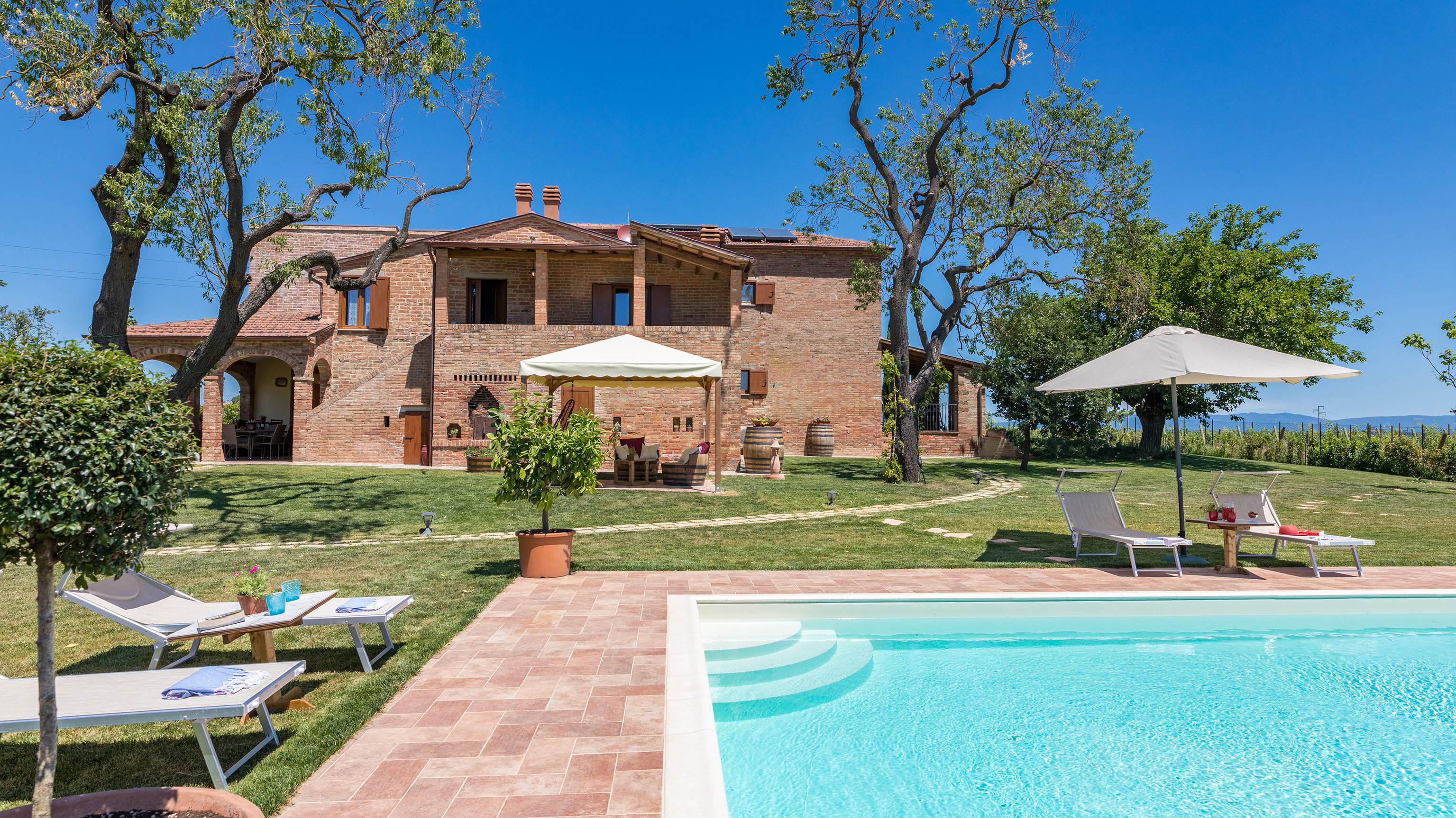 Cascina Poggio Montepulciano: Spacious 5-Bedroom Apartment with Pool and Hot Tub, Montepulciano