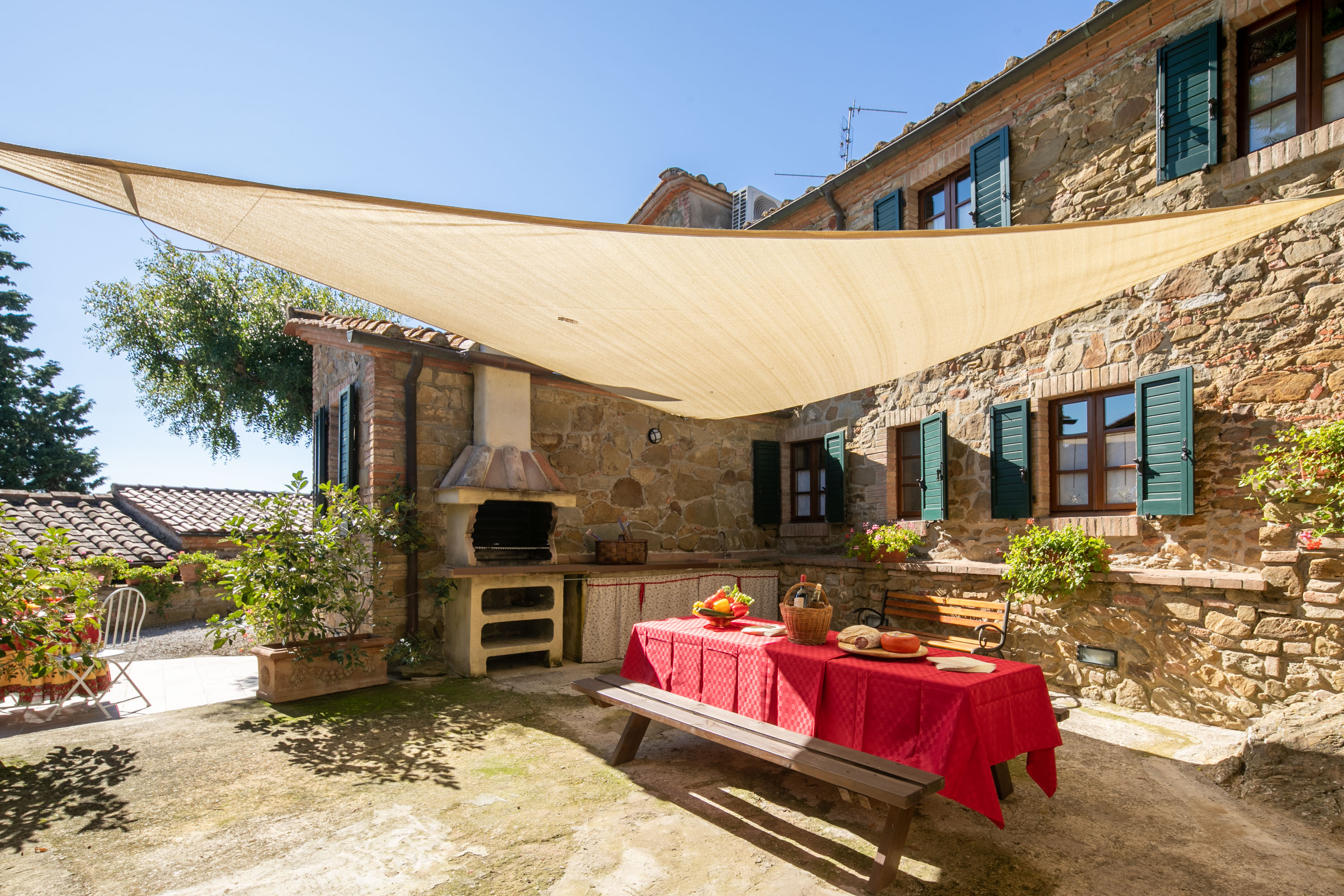 Cascina Valiano Montepulciano: Spacious 7-Bedroom Apartment with Pool, Montepulciano