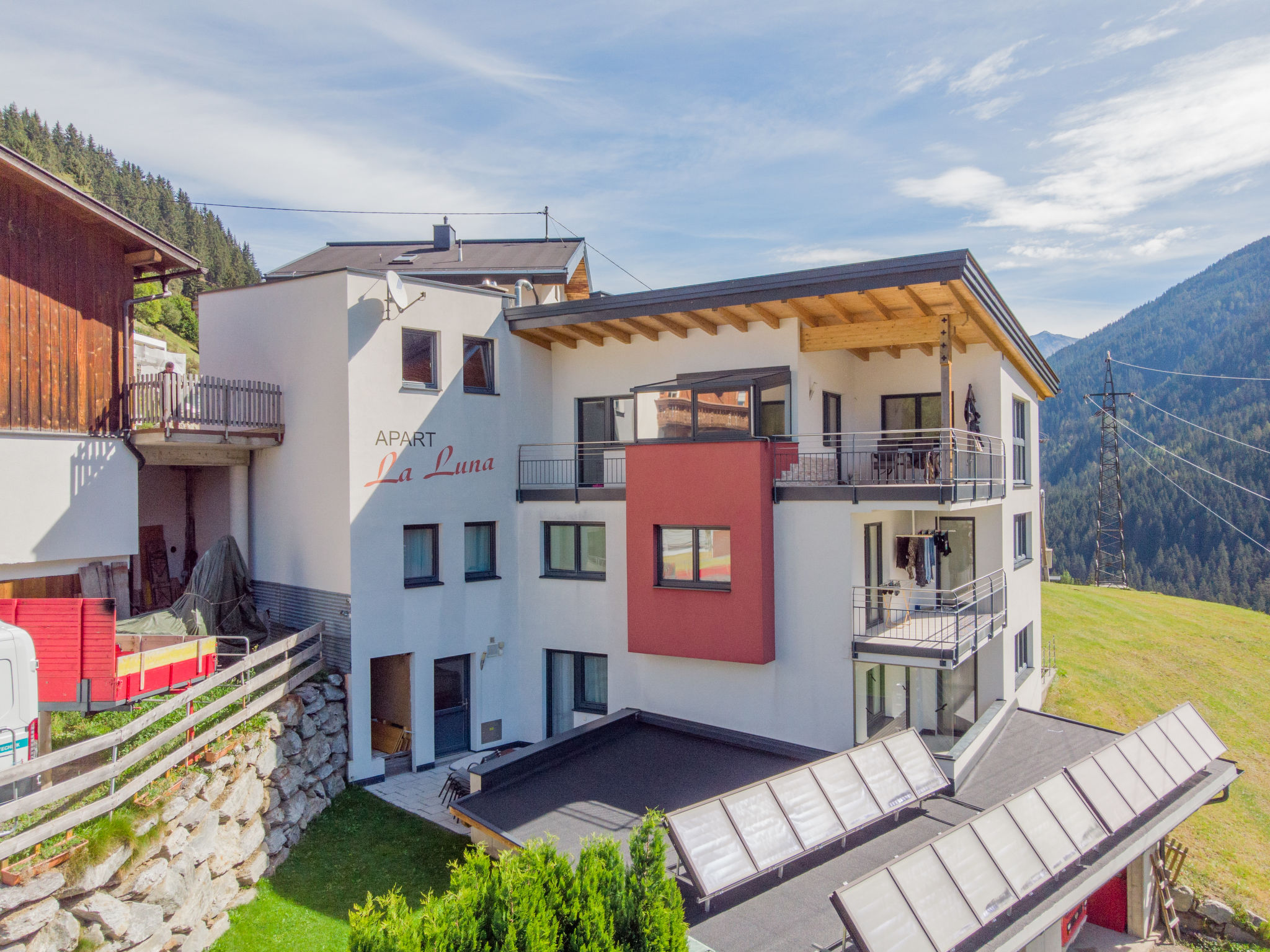 Chalet Almrausch Kappl: Spacious 5-Bedroom Alpine Ski Chalet for 14 Guests Near Ischgl Slopes