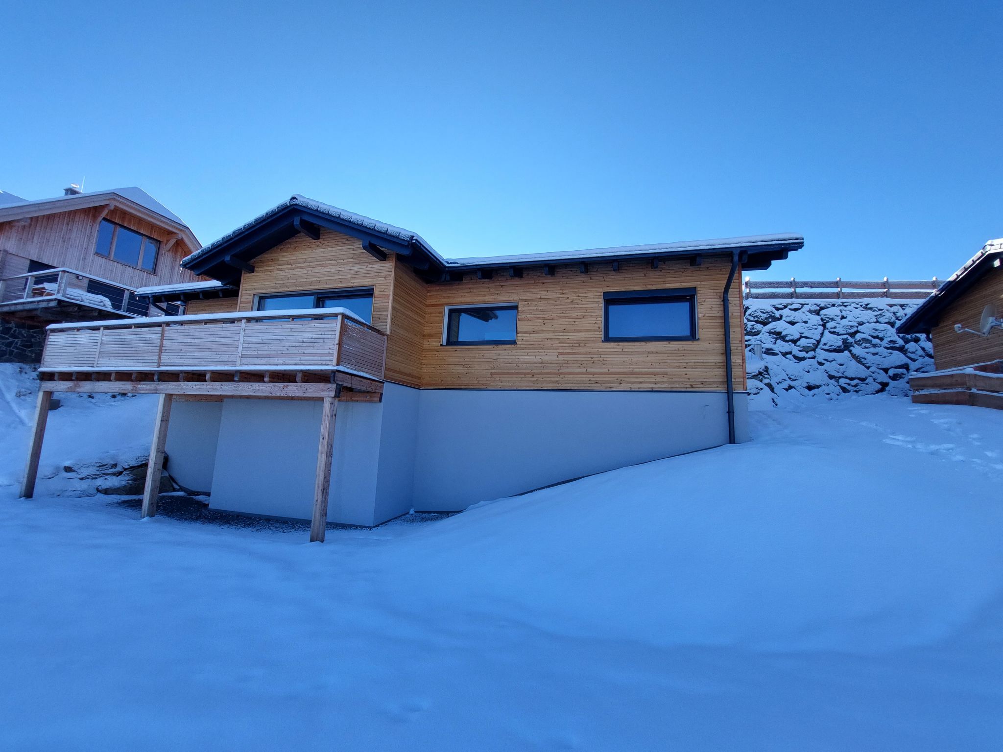 Chalet Almrausch Klippitztörl: Modern 3-Bedroom Alpine Chalet with Hot Tub and Mountain Views near Ski Slopes
