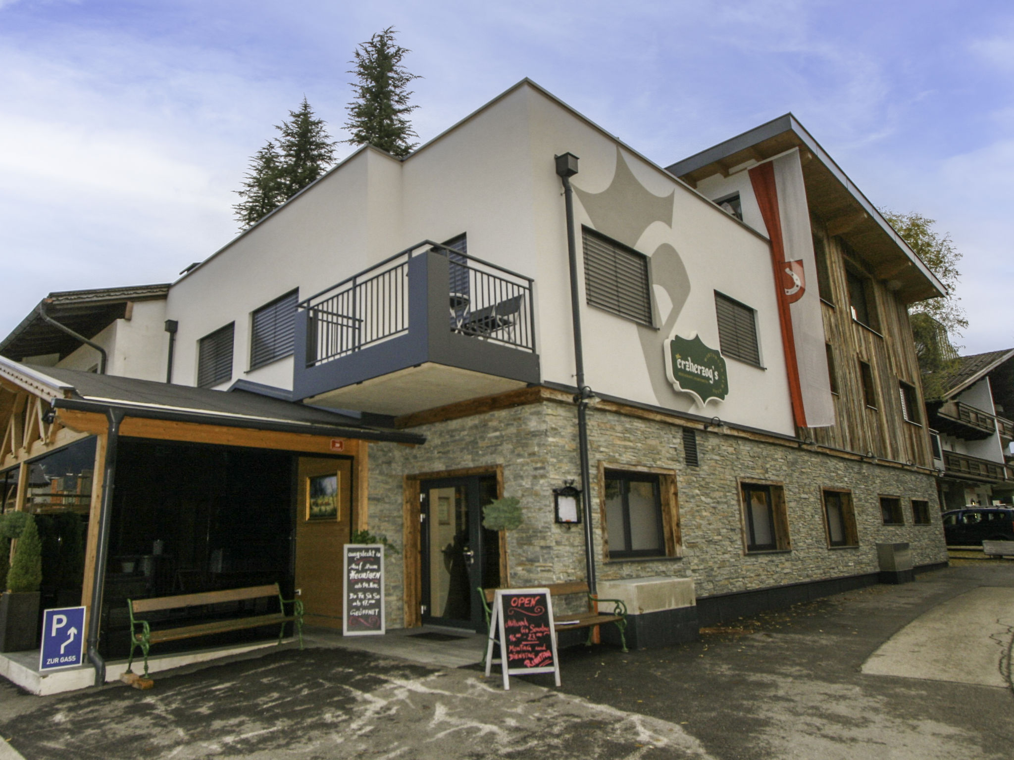 Chalet Alpbachtal Uderns: Modern Alpine Apartment with Mountain Access and Premium Amenities in Austrian Zillertal Valley