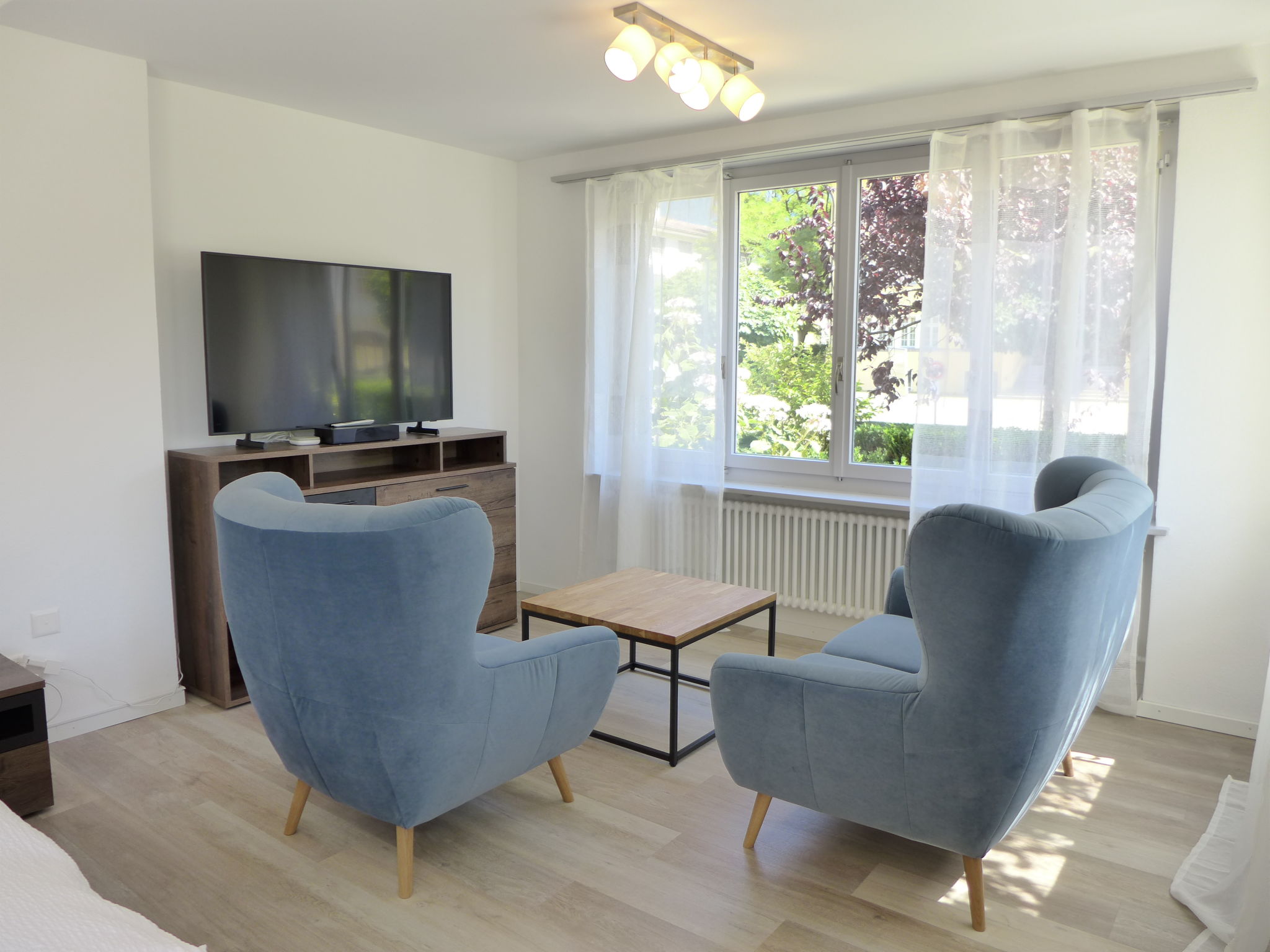 Chalet Alpnach Interlaken: Modern 4-Bedroom Alpine Apartment with Mountain Views and Premium Location
