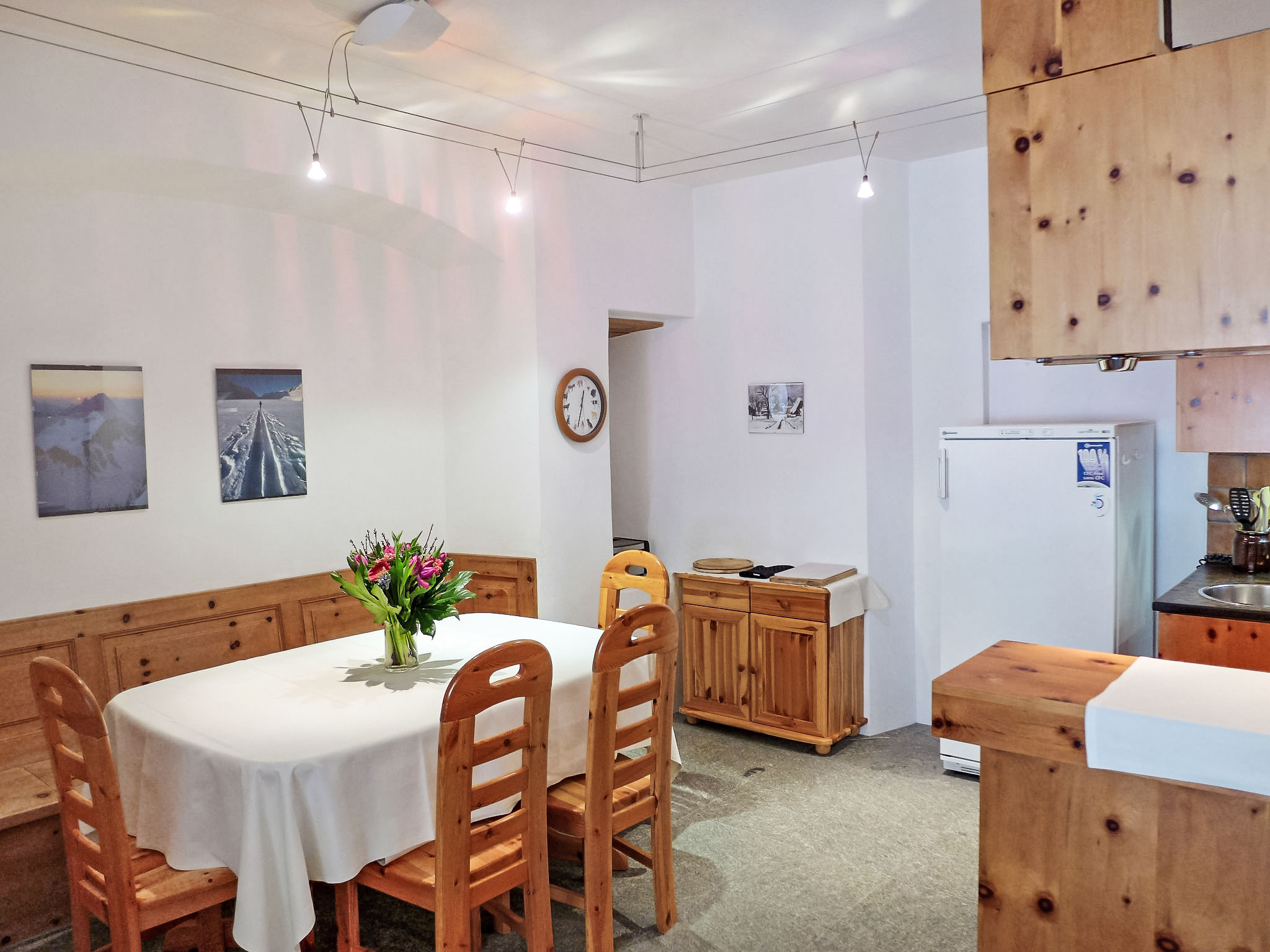 Chalet Bernina Celerina: Charming 2-Bedroom Alpine Apartment with Mountain Views Near St. Moritz Ski Slopes