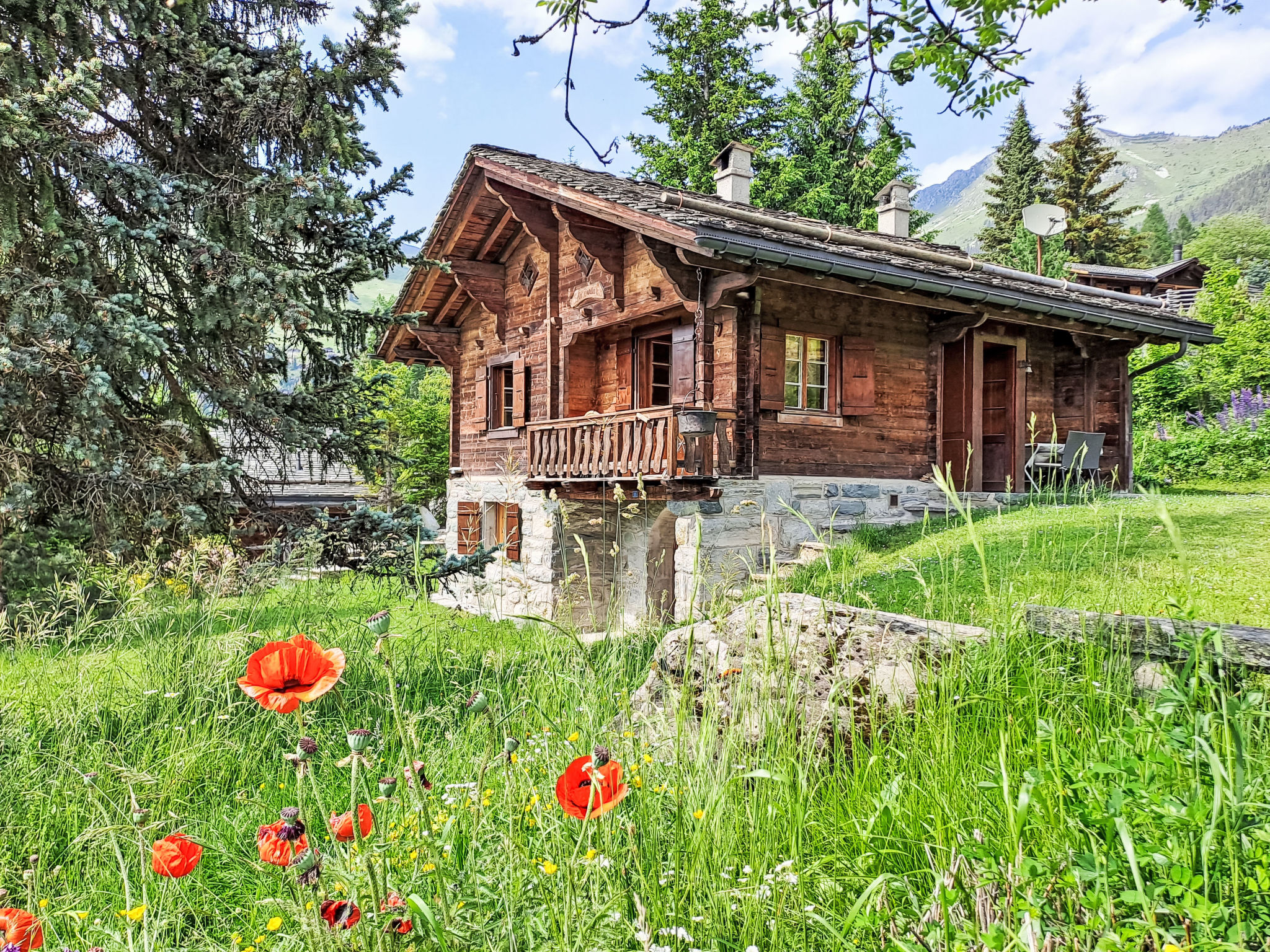 Chalet Chenalette Verbier: Stunning 3-Bedroom Mountain Chalet with Ski Access and Panoramic Alpine Views