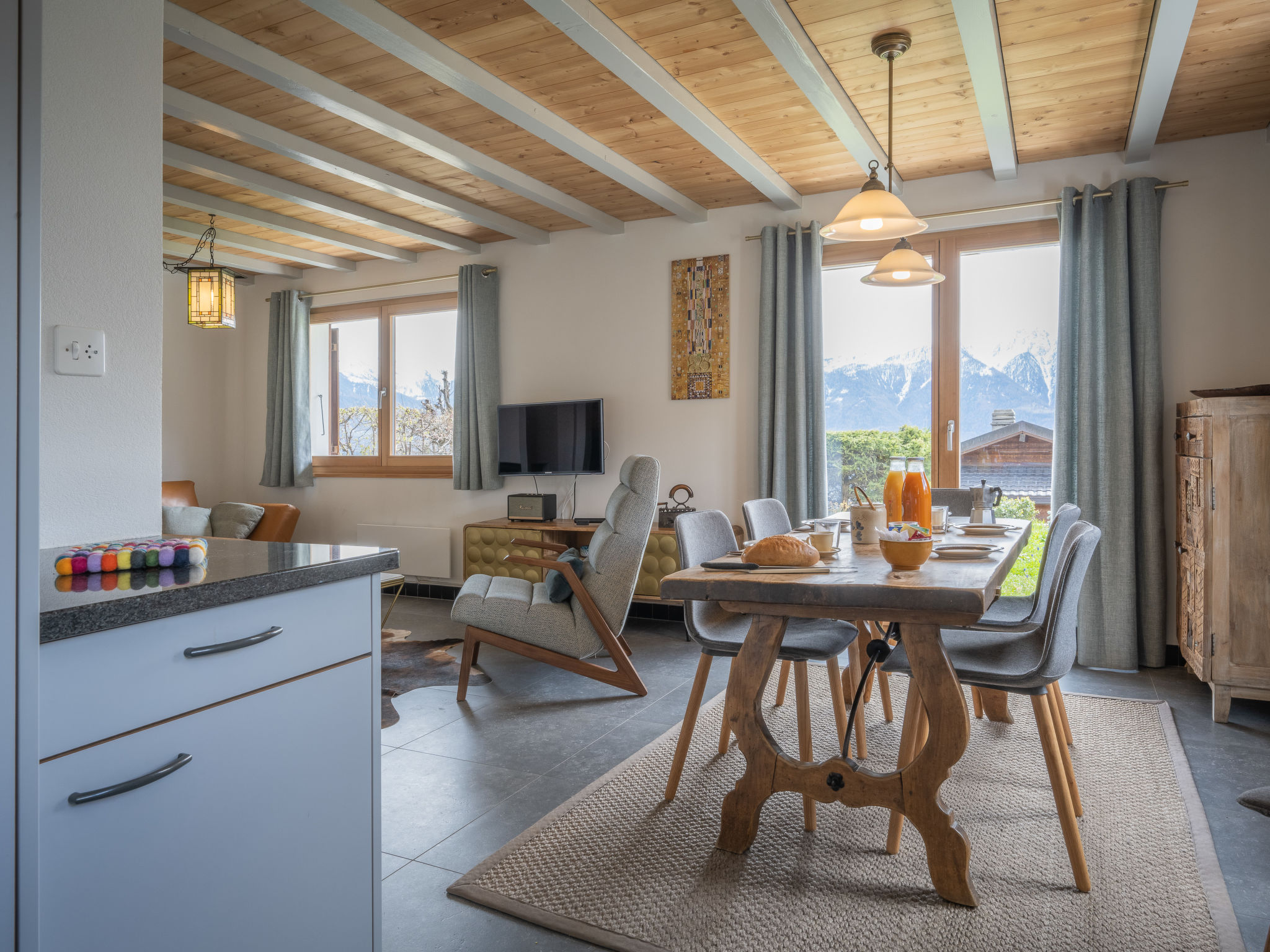 Chalet Chevalley Ovronnaz: Rustic 3-Bedroom Mountain Chalet with Fireplace and Garden in Swiss Alps