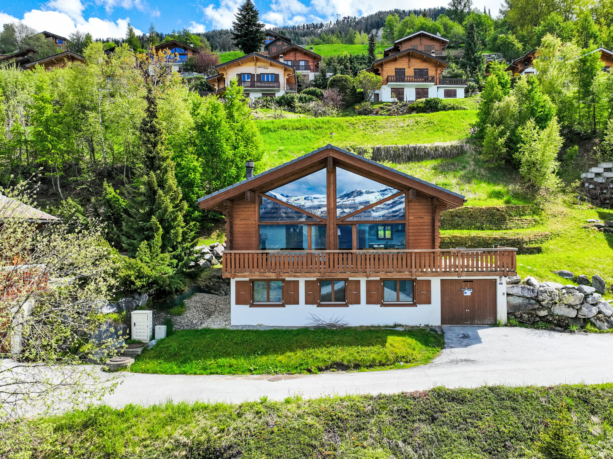 Chalet Combyre Nendaz: Stunning 4-Bedroom Mountain Chalet with Panoramic Alpine Views and Modern Comfort in Swiss Alps