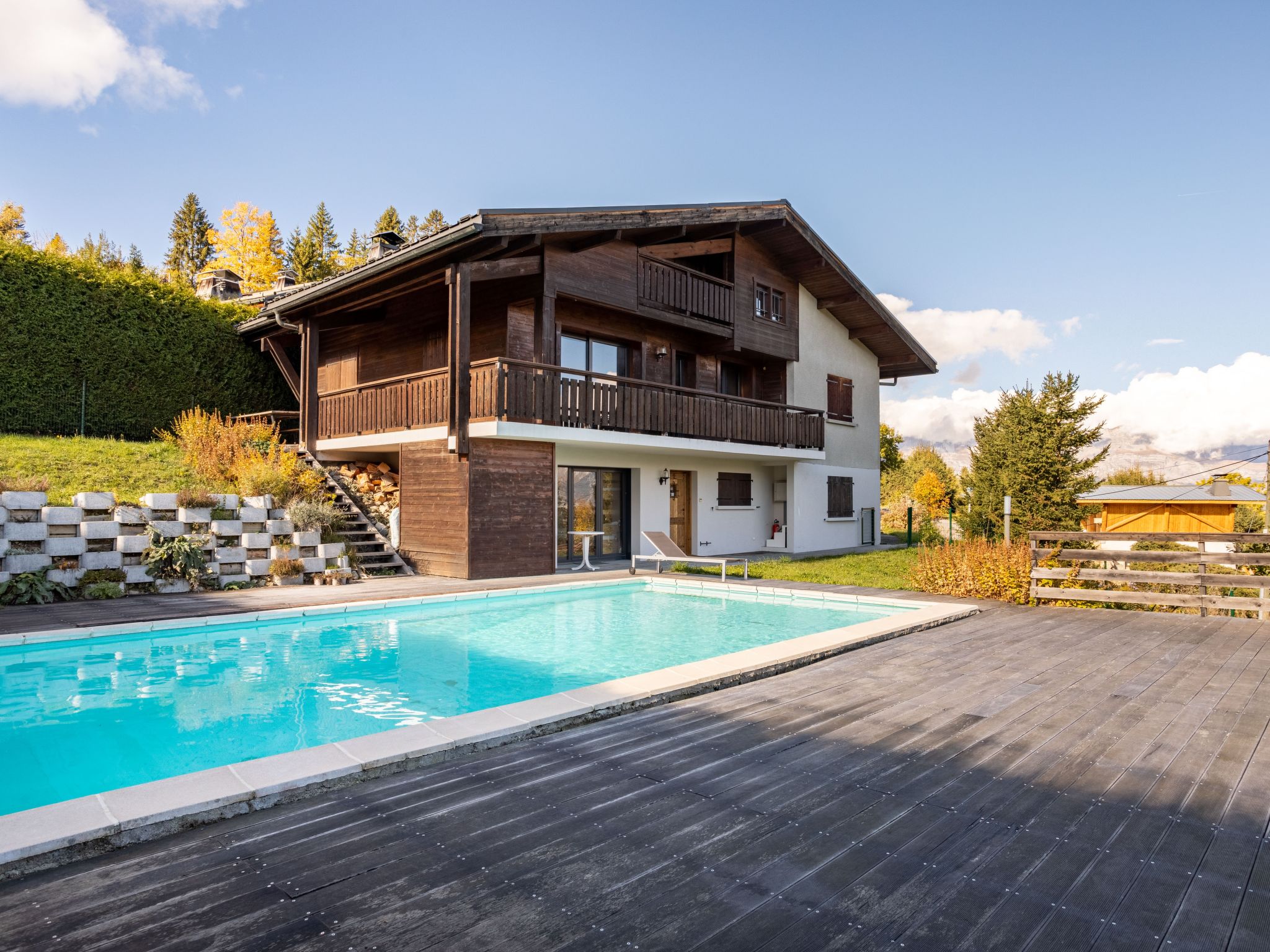 Chalet Cupelin Saint-Gervais: Luxury 5-Bedroom Chalet with Heated Pool and Mountain Views Near Mont Blanc Ski Area