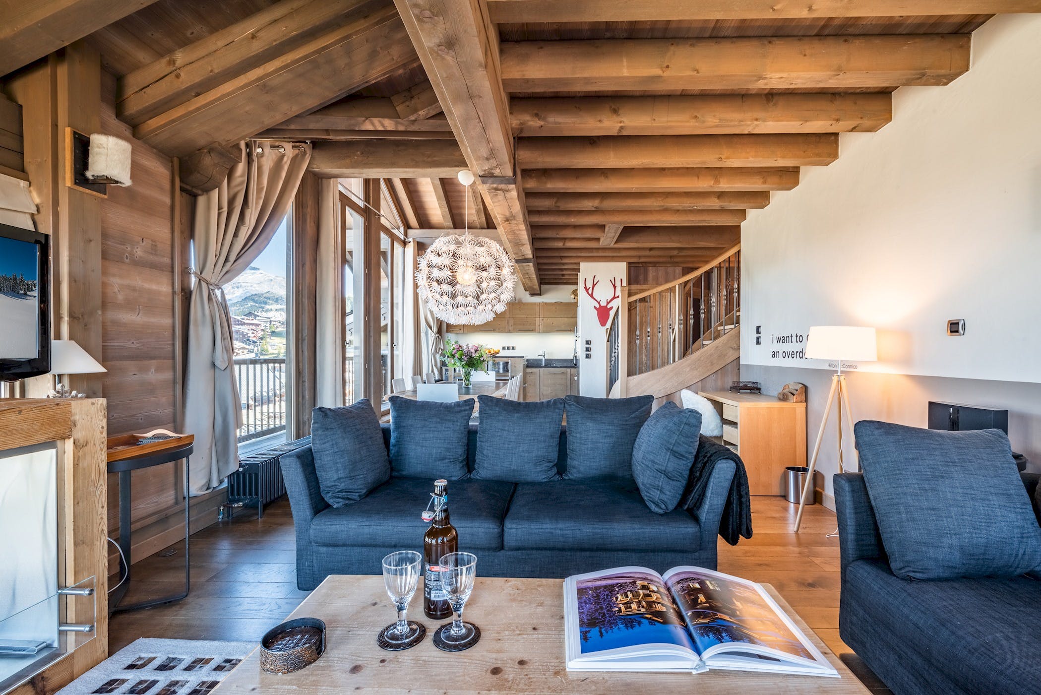 Chalet Dahu Savoy: Stylish 3-Bedroom Apartment Rental with Ski Access in Savoy, The Three Valleys