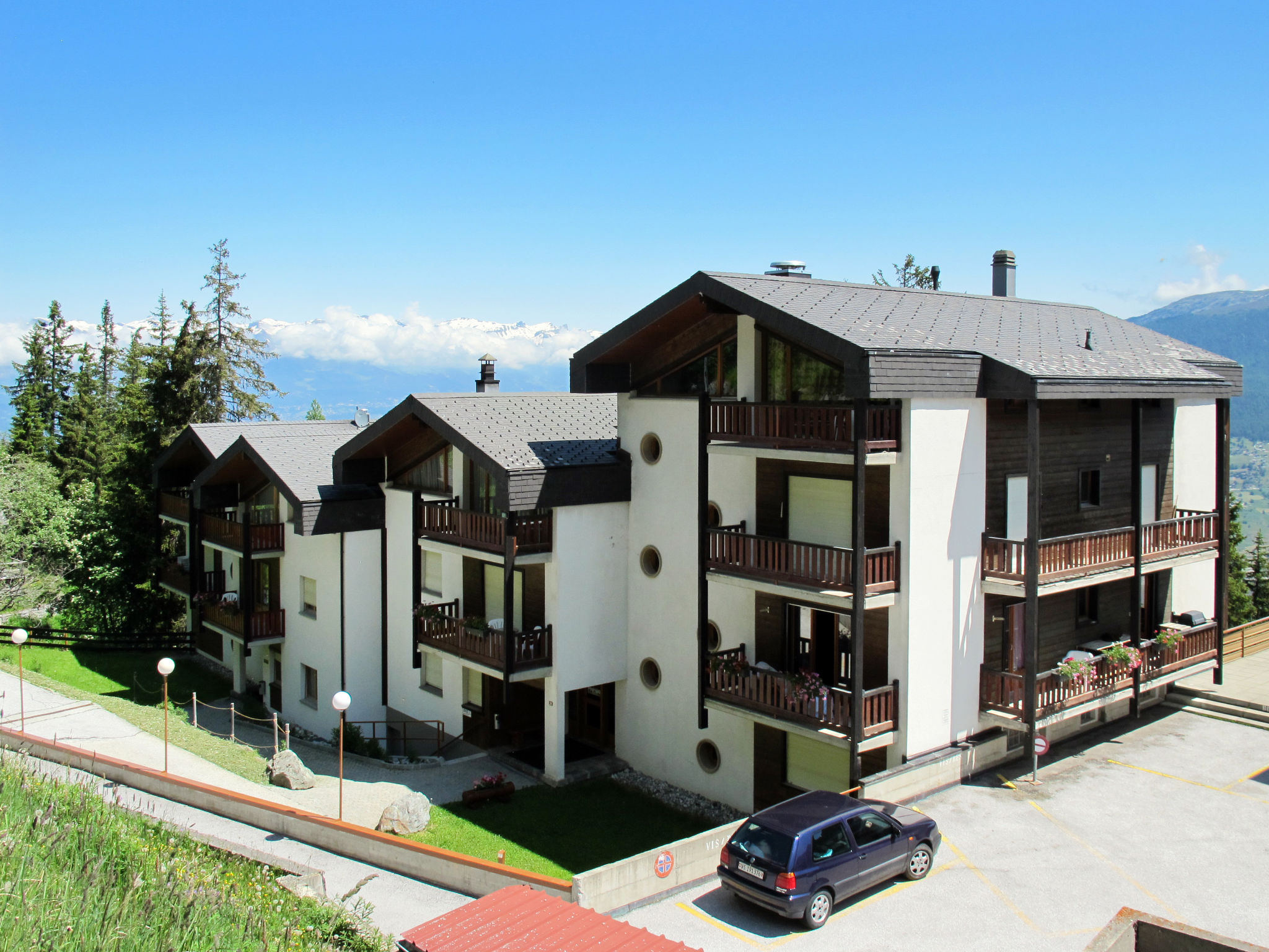 Chalet Dixence Thyon: Luxury 1-Bedroom Mountain Chalet with Indoor Pool and Ski Access in Thyon Les Collons