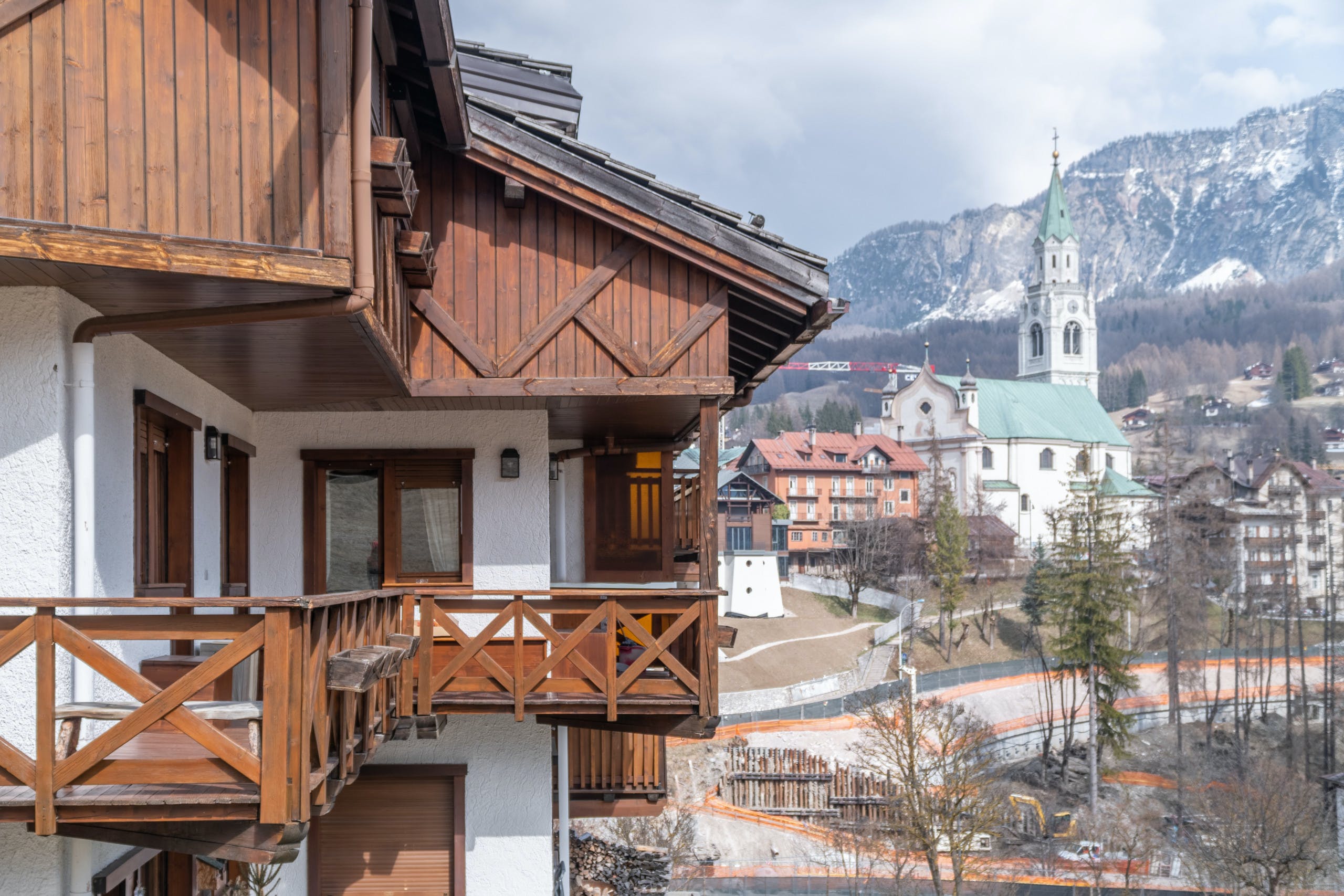 Chalet Dolomiti Belluno: Charming 3-Bedroom Ski Chalet with Alpine Views, Belluno