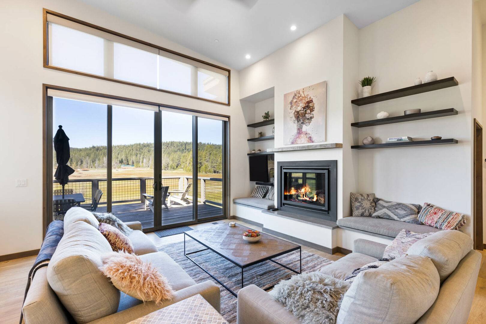 Chalet Donner Truckee Truckee: 4-Bedroom Luxury Chalet with Hot Tub and Pool, Lake Tahoe