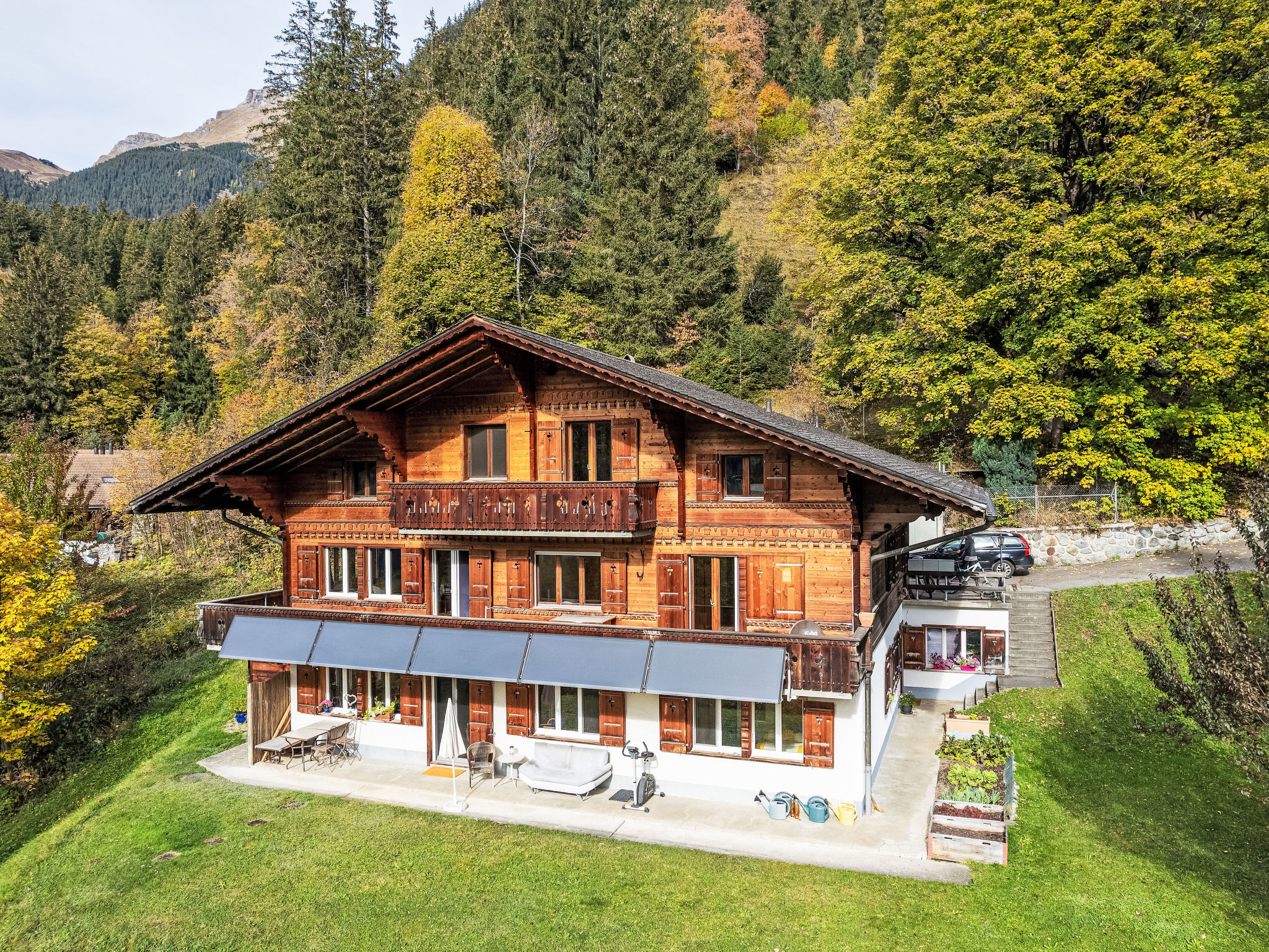Chalet Duftbach Grindelwald: Elegant 3-Bedroom Mountain Apartment with Stunning Alpine Views in the Swiss Bernese Oberland