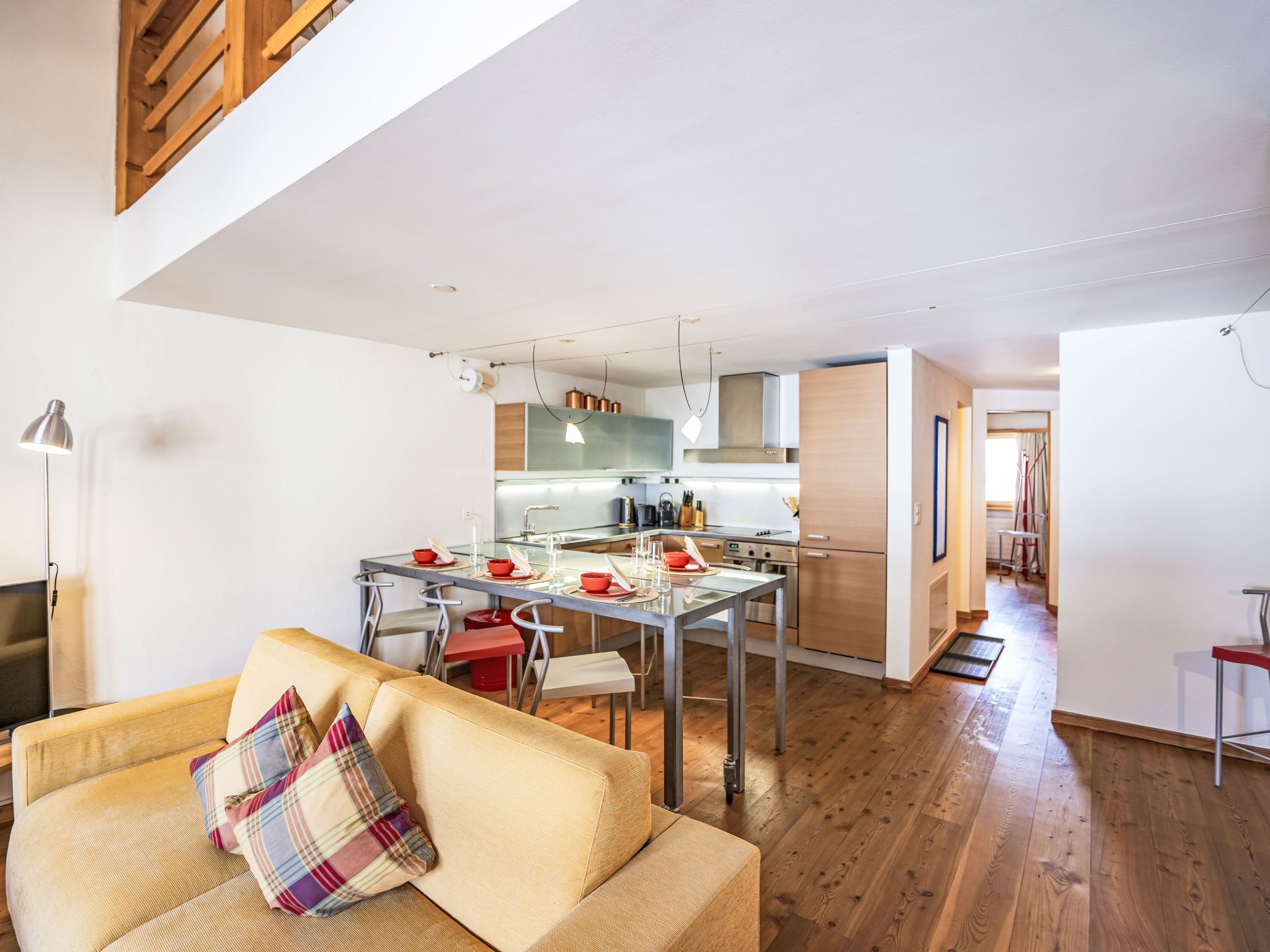 Chalet Engadin Punt: Stylish Mountain Apartment with Panoramic Alpine Views and Modern Comfort