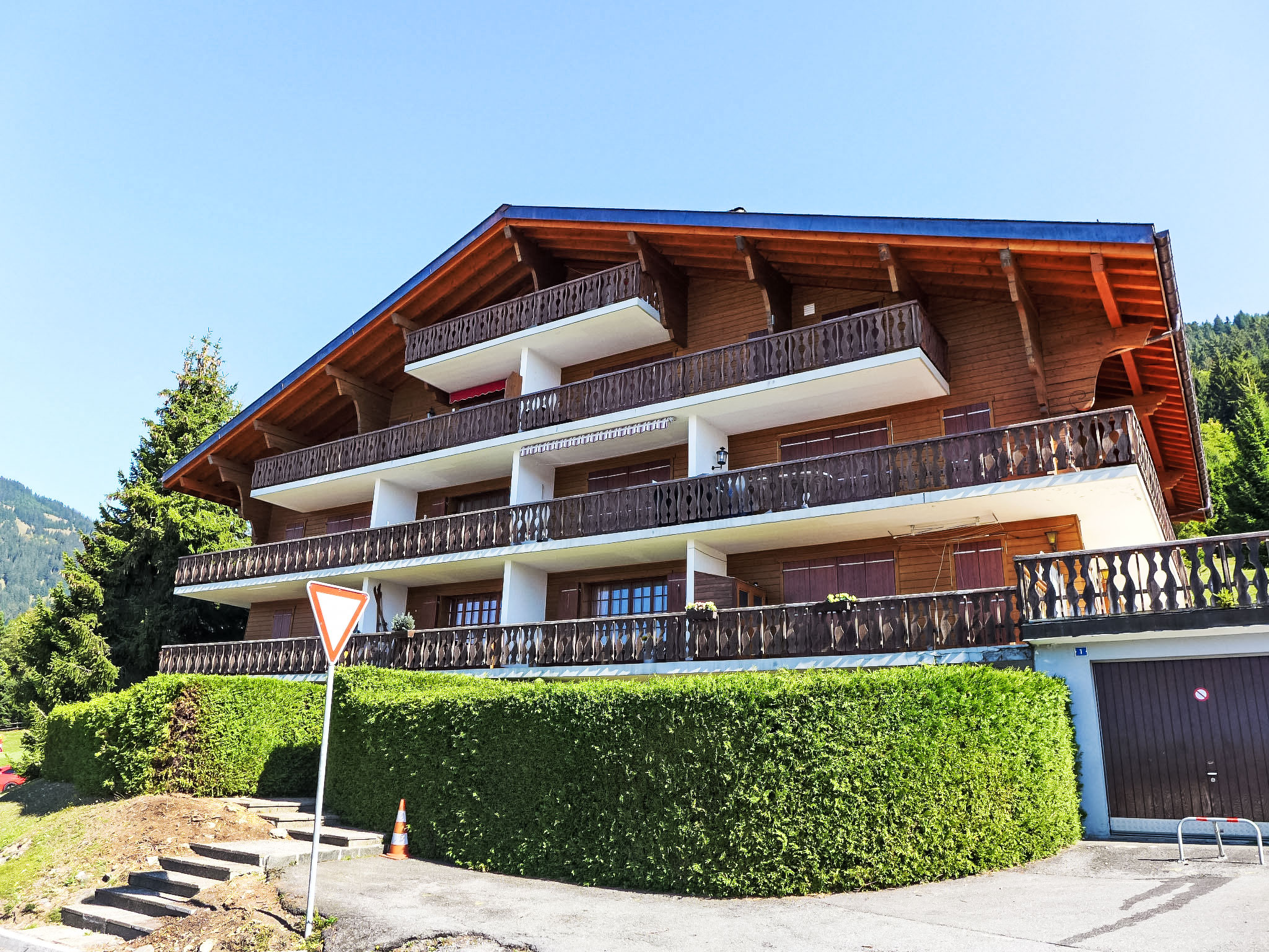 Chalet Erables Villars: Elegant 3-Bedroom Alpine Penthouse with Mountain Views and Ski Access in Swiss Alps