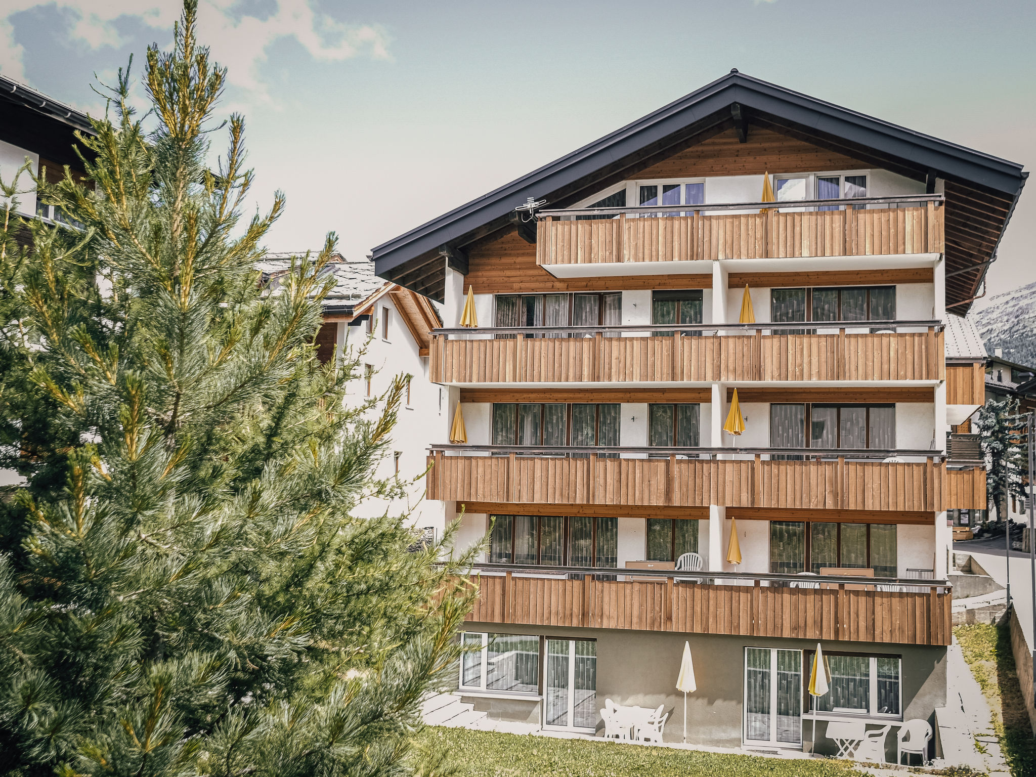 Chalet Feegletscher Saas-Fee: Spacious 4-Bedroom Mountain Chalet with Spectacular Alpine Views in Swiss Resort