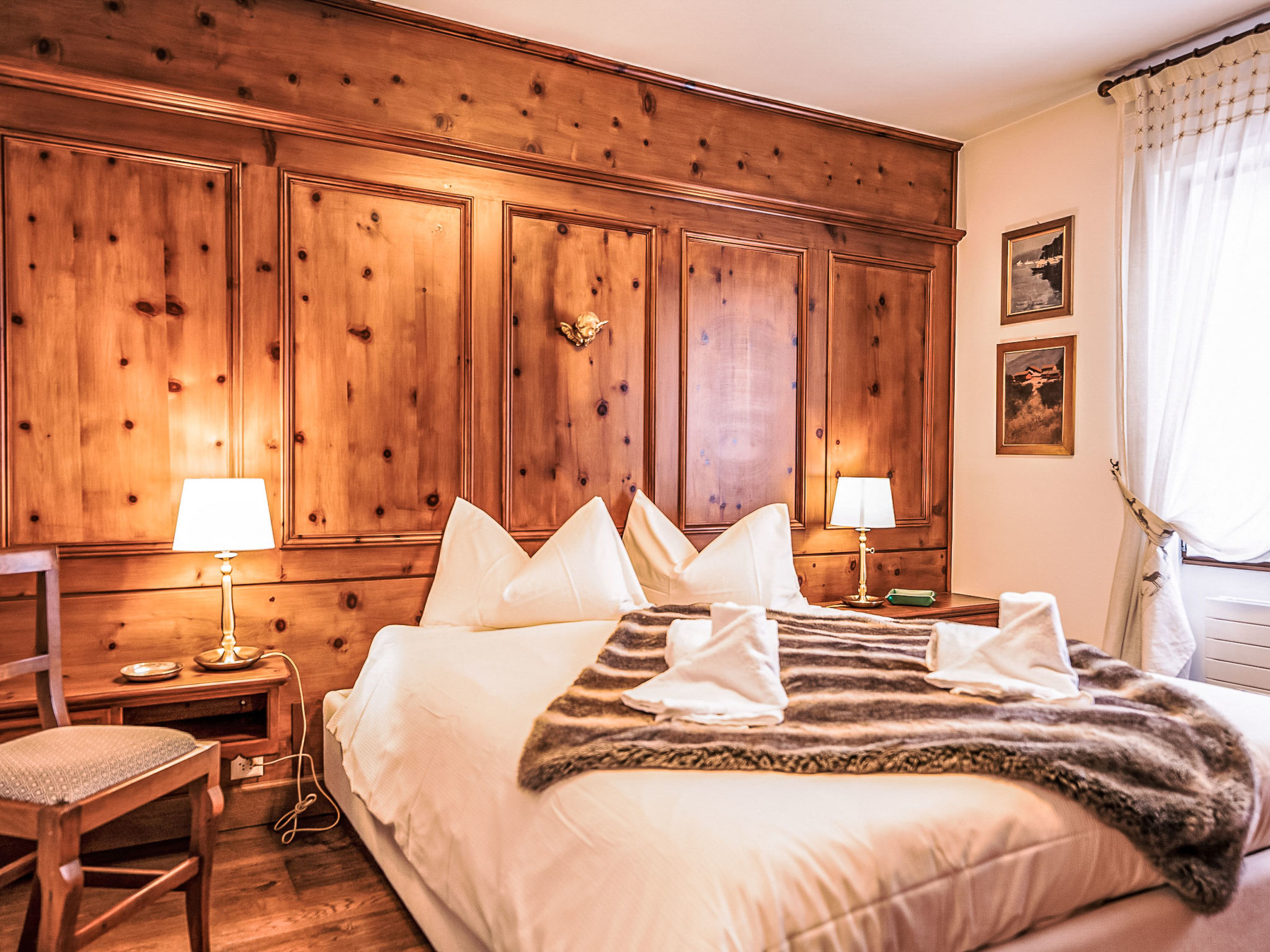 Chalet Foehn Moritz: Elegant 2-Bedroom Alpine Apartment with Mountain Views and Lake Access in Switzerland