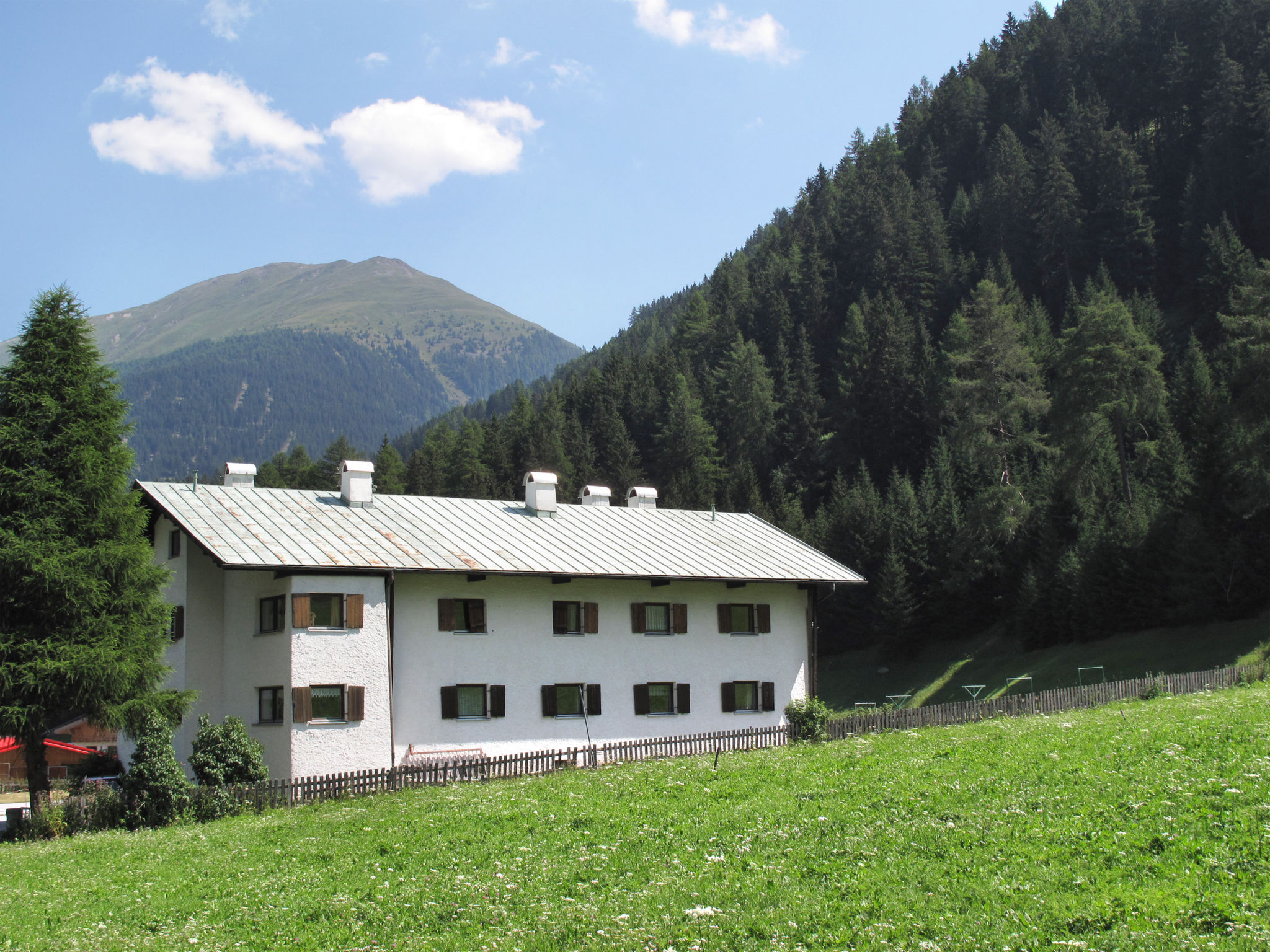 Chalet Foehn Nauders: Spacious 4-Bedroom Alpine Apartment with Mountain Access and Traditional Austrian Charm