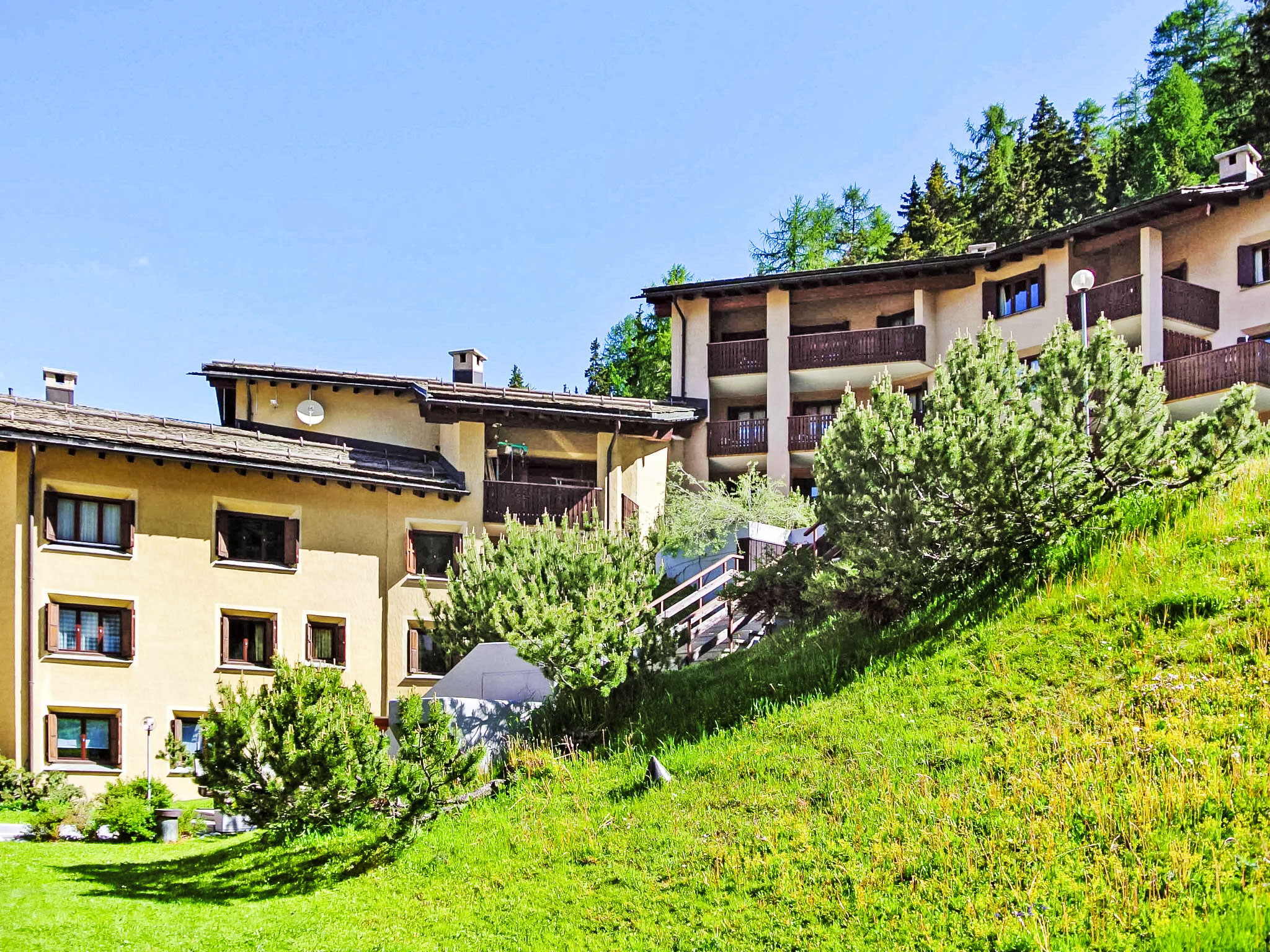 Chalet Foehn Silvaplana Silvaplana-Surlej: Luxury 2-Bedroom Mountain Apartment with Ski Access and Alpine Views in Swiss Engadin Valley