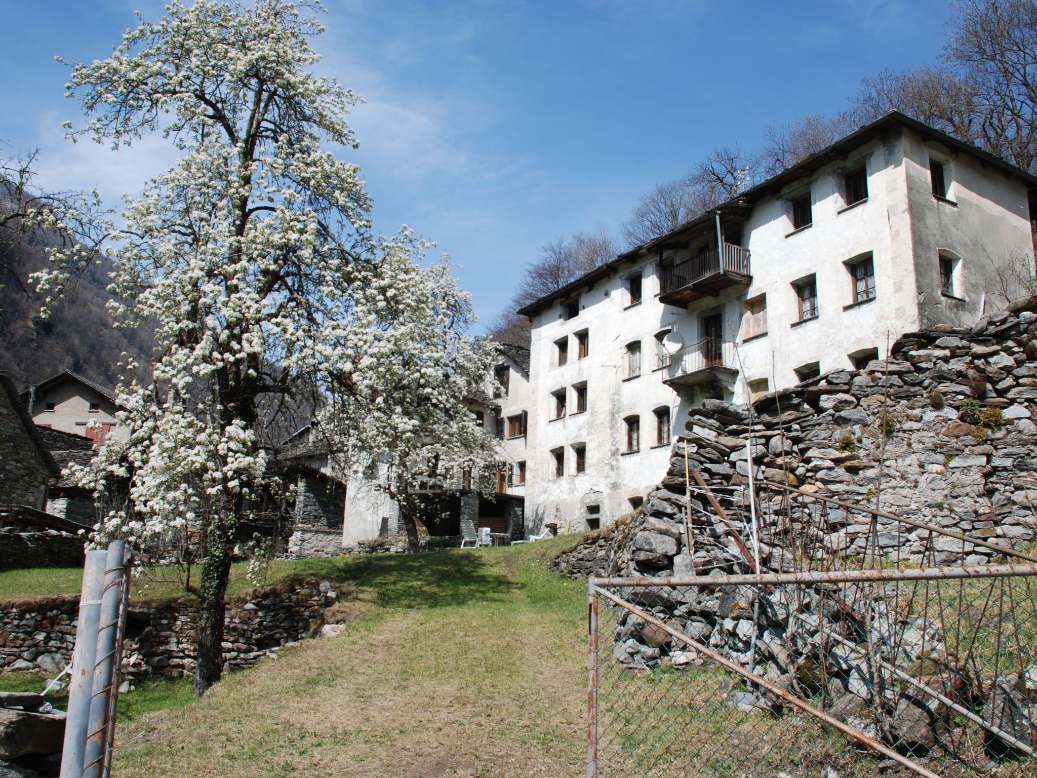 Chalet Foehn Sornico: Historic 3-Bedroom Mountain Retreat with Authentic Alpine Character in Swiss Vallemaggia Valley