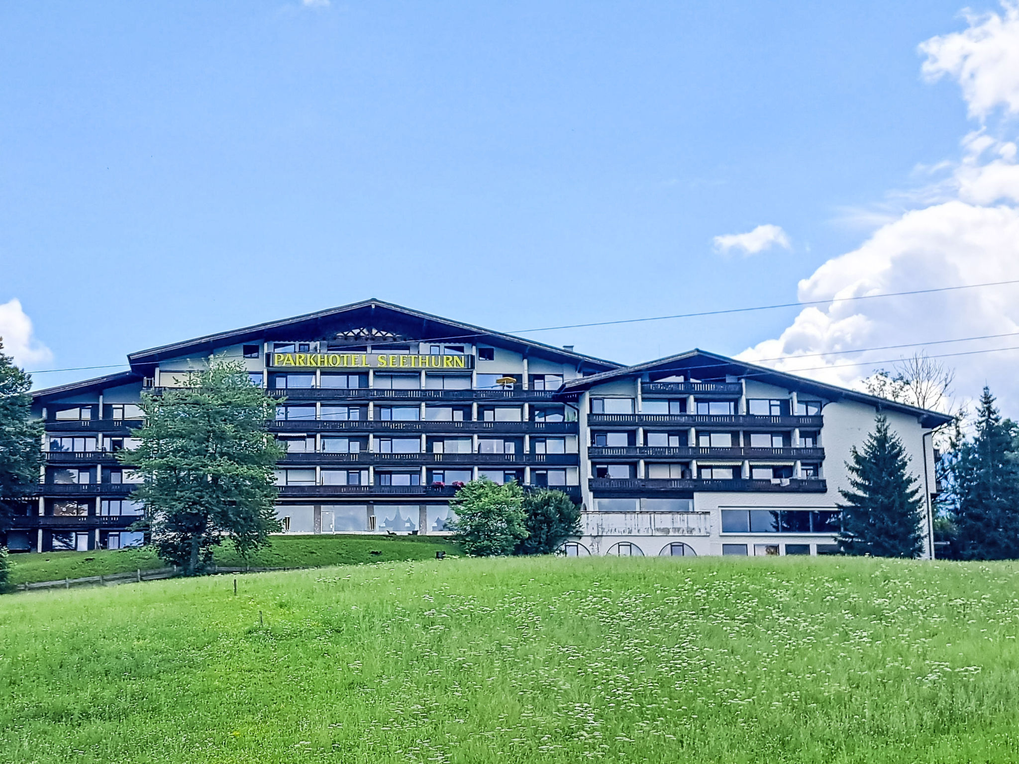 Chalet Foehn Strobl: Stunning 3-Bedroom Penthouse with Lake Wolfgang Views and Premium Amenities in Austrian Lakes Region