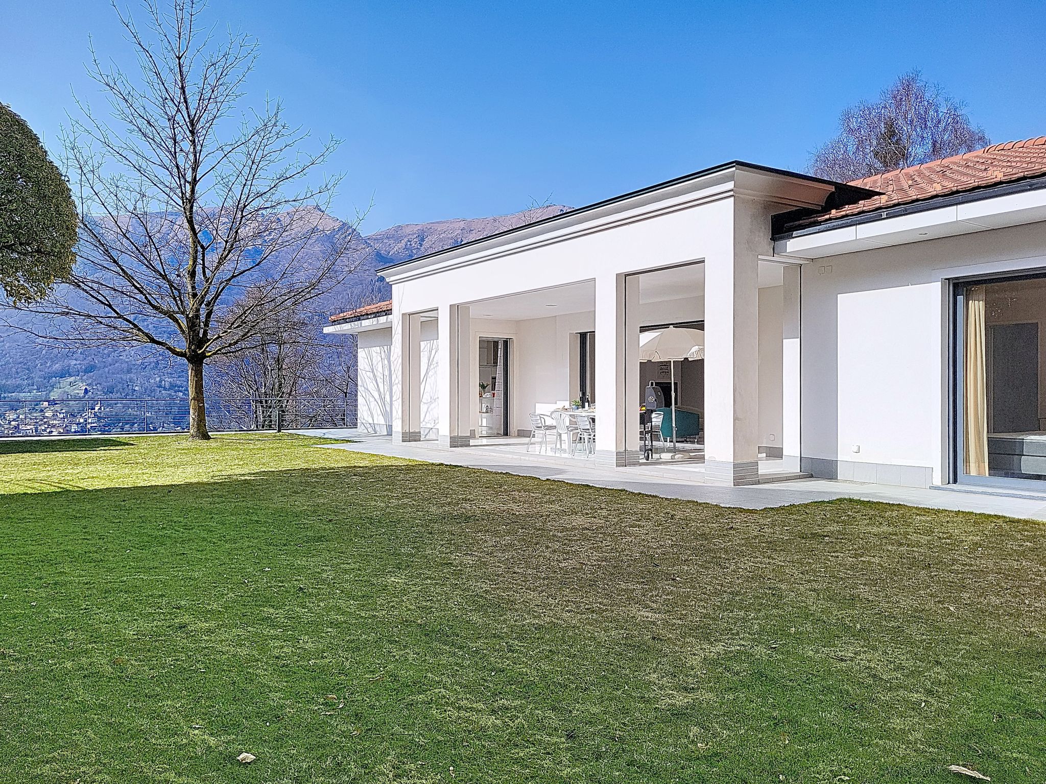 Chalet Fohn Aranno: Luxury 3-Bedroom Mountain Chalet with Panoramic Views and Modern Amenities in Switzerland