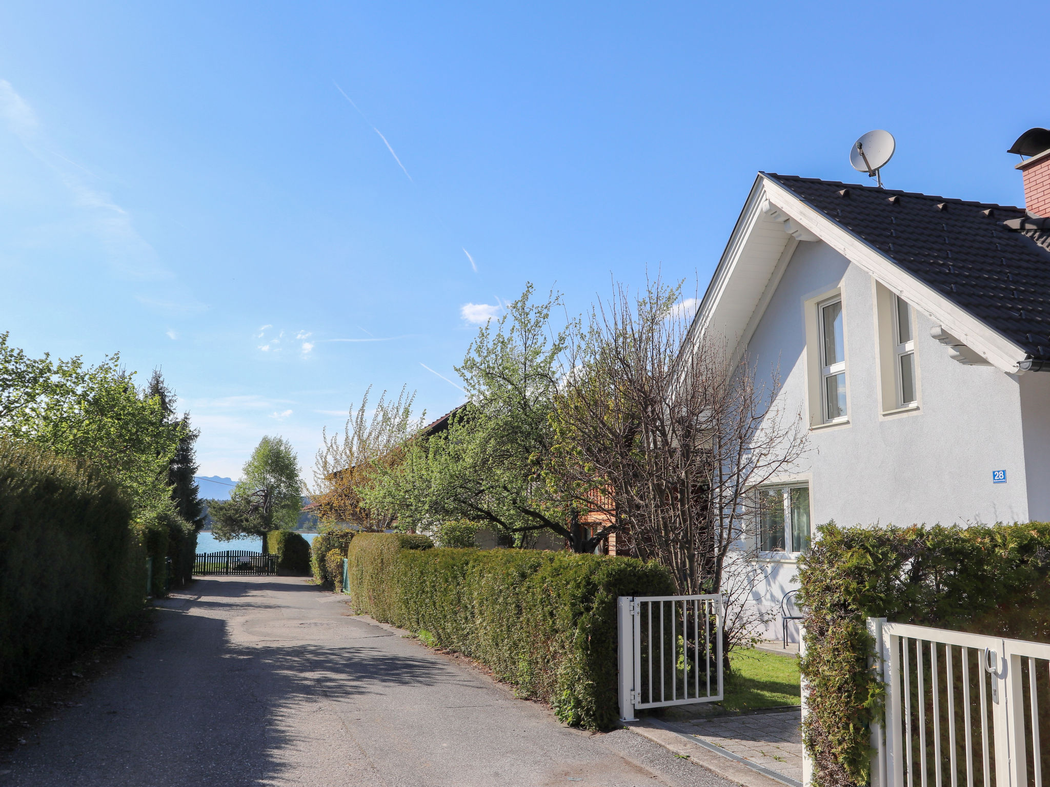 Chalet Föhn Faak: Modern 2-Bedroom Lakeside House with Private Lake Access and Mountain Views in Austria
