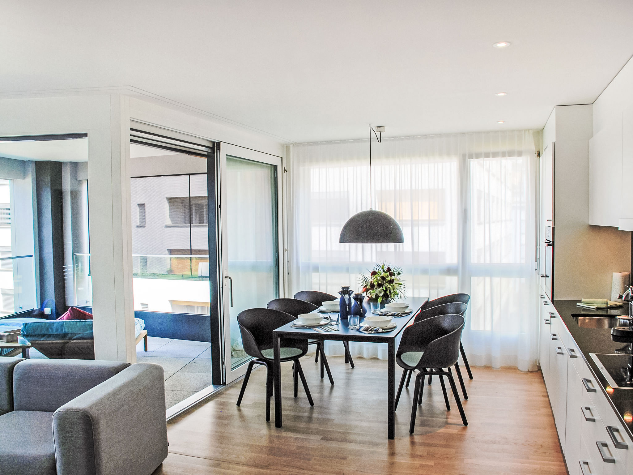 Chalet Fohn Locarno: Modern 3-Bedroom Apartment with Mountain Views and Lake Access in Swiss Alps