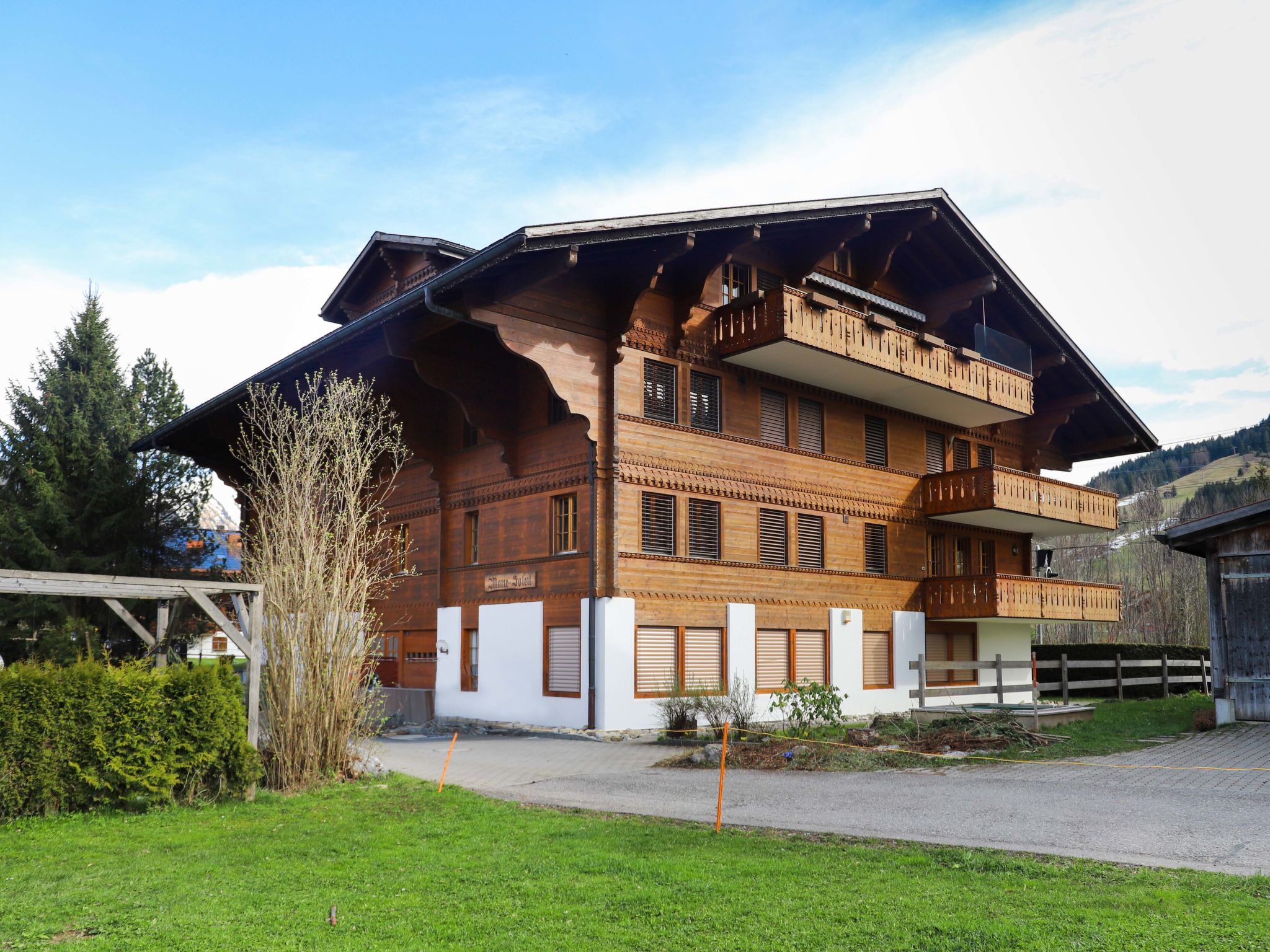 Chalet Fohn Saanen: Spacious 5-Bedroom Alpine Apartment with Fireplace and Ski Access in Gstaad Region
