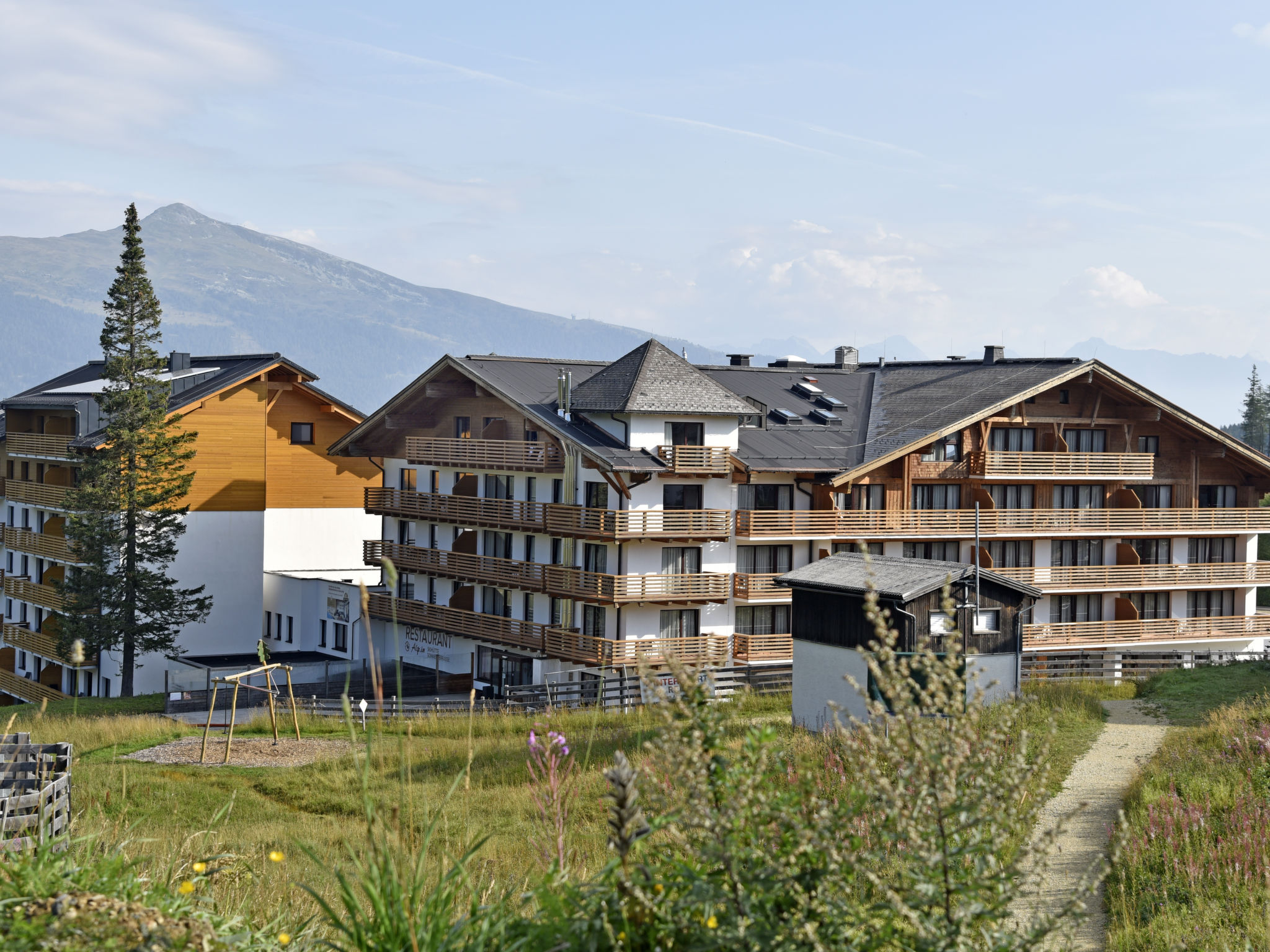 Chalet Fohn Sankt Sankt Michael im Lungau: Modern 2-Bedroom Alpine Apartment with Mountain Views Near Katschberg Ski Resort