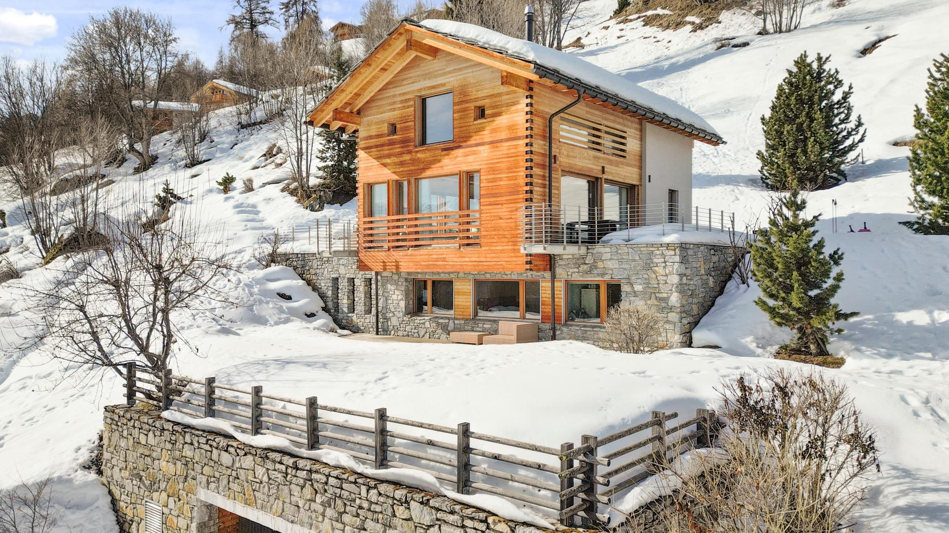 Chalet Föhn Verbier: Luxury 5-Bedroom Ski Chalet with Alpine Views, Valais