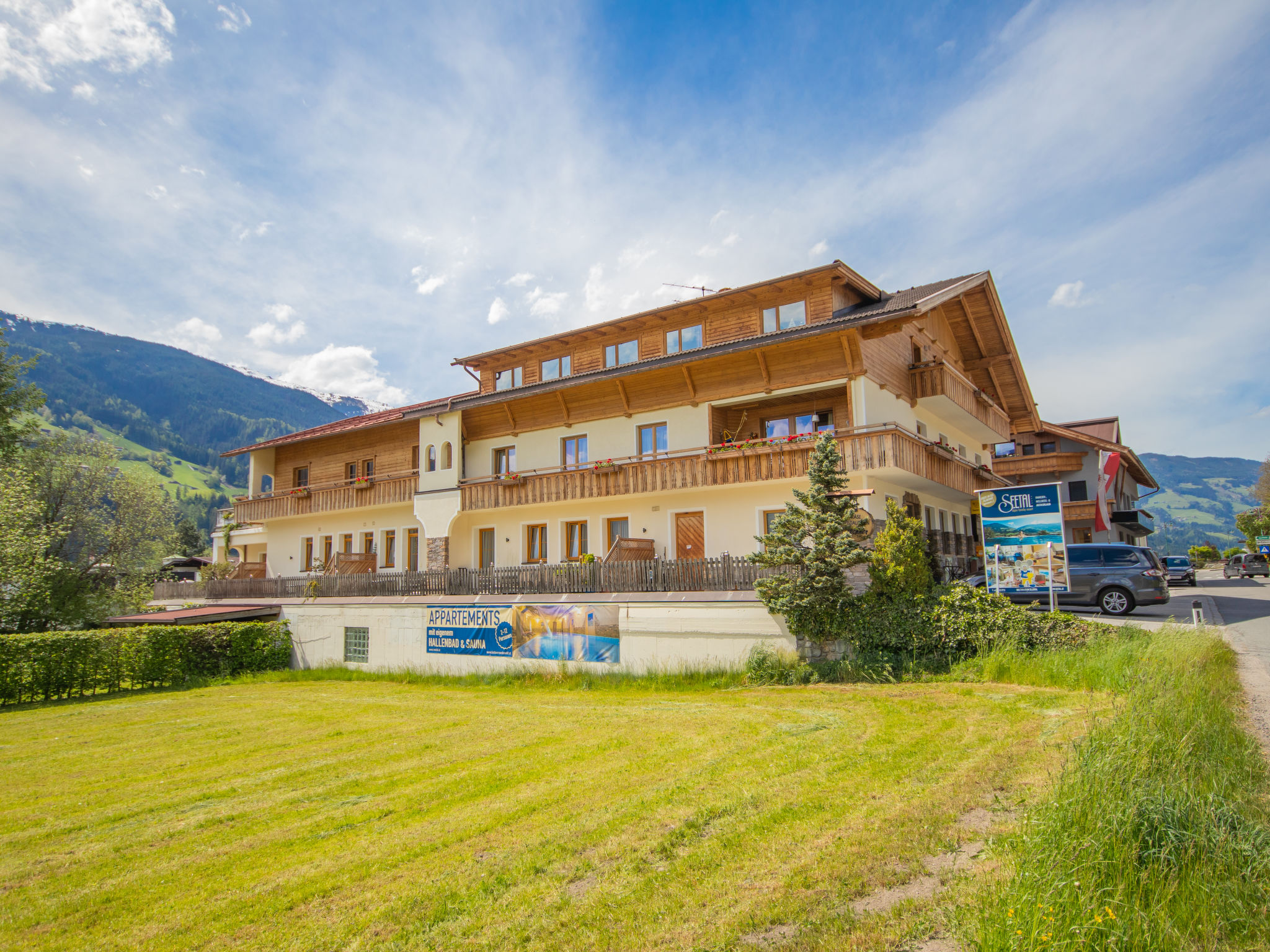 Chalet Fohnwind Stumm: Luxury 3-Bedroom Alpine Chalet with Mountain Views and Shared Pool Near Kaltenbach Ski Area