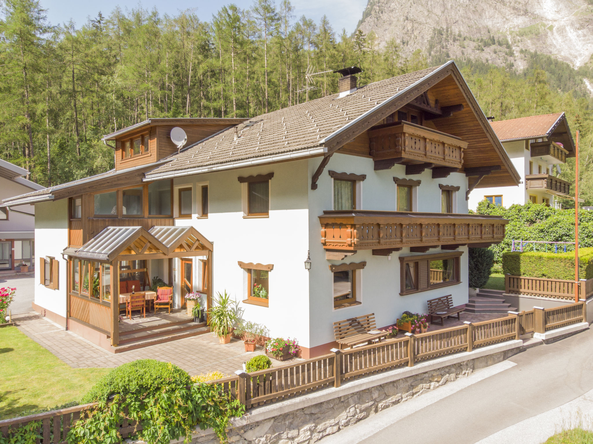 Chalet Föhnwind Umhausen: Spacious 6-Bedroom Family Mountain Retreat with Stunning Alpine Views and Modern Amenities in Tirol Austria