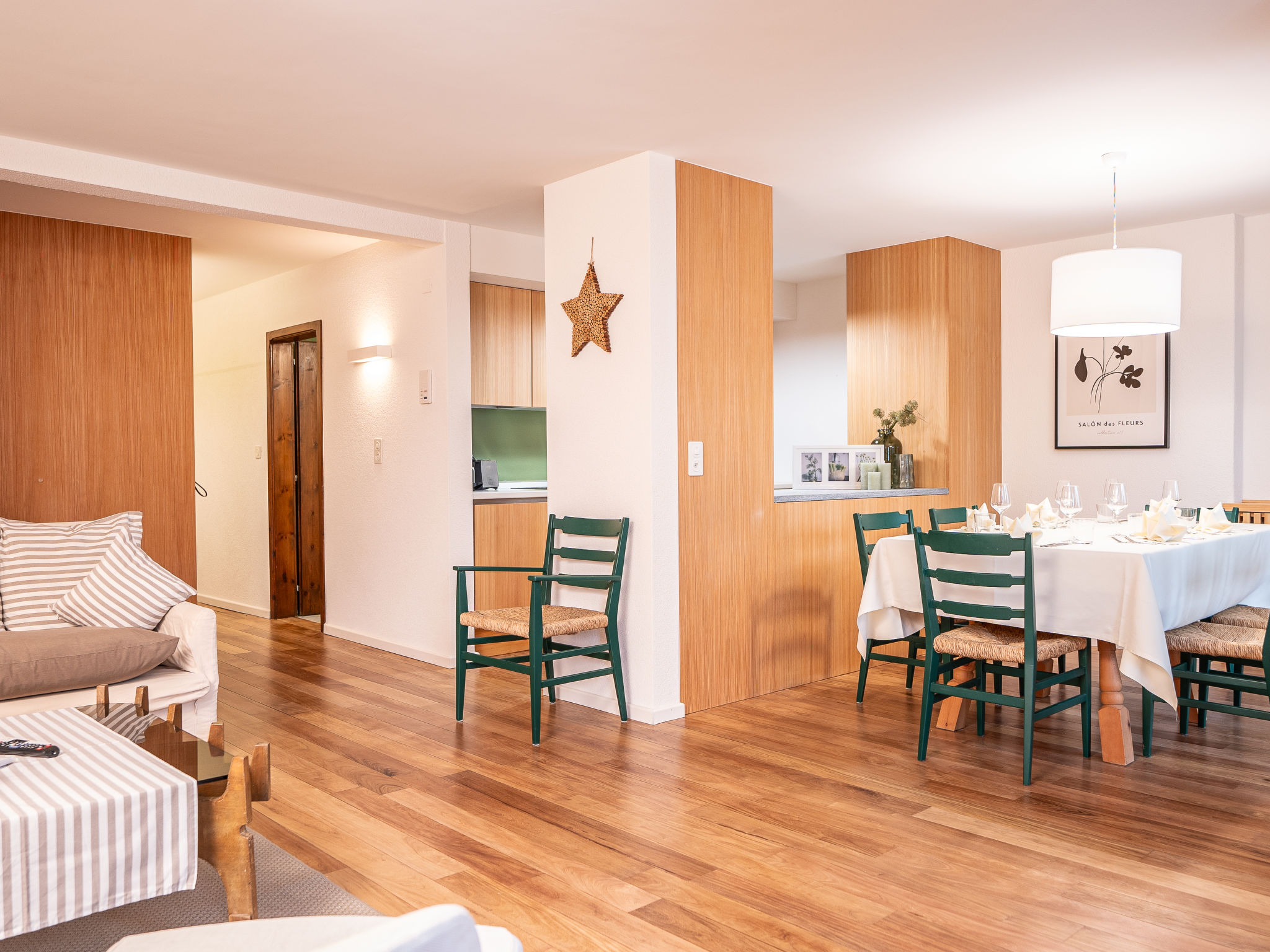 Chalet Fuorcla Surlej: Modern 3-Bedroom Alpine Apartment with Mountain Access and Lake Views in Swiss Engadin Valley
