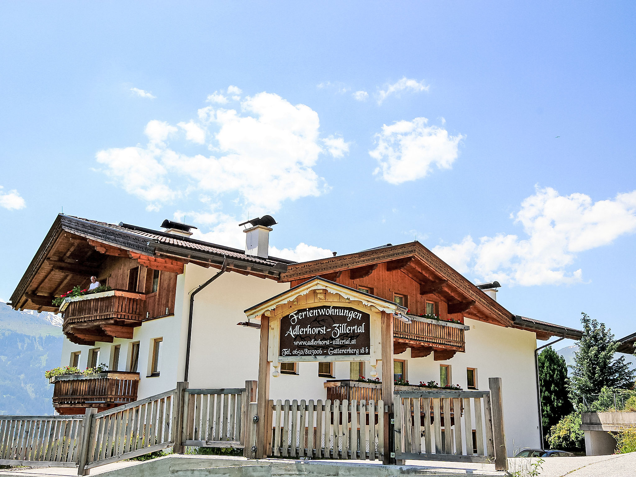 Chalet Gatterer Kaltenbach: Magnificent 5-Bedroom Alpine Apartment with Stunning Mountain Views and Ski Access