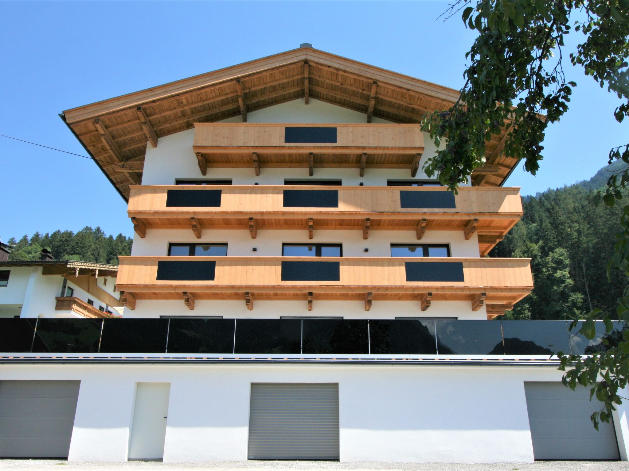 Chalet Gerloskamm Mayrhofen: Modern 4-Bedroom Alpine Apartment with Panoramic Views and Ski Access in Austrian Zillertal