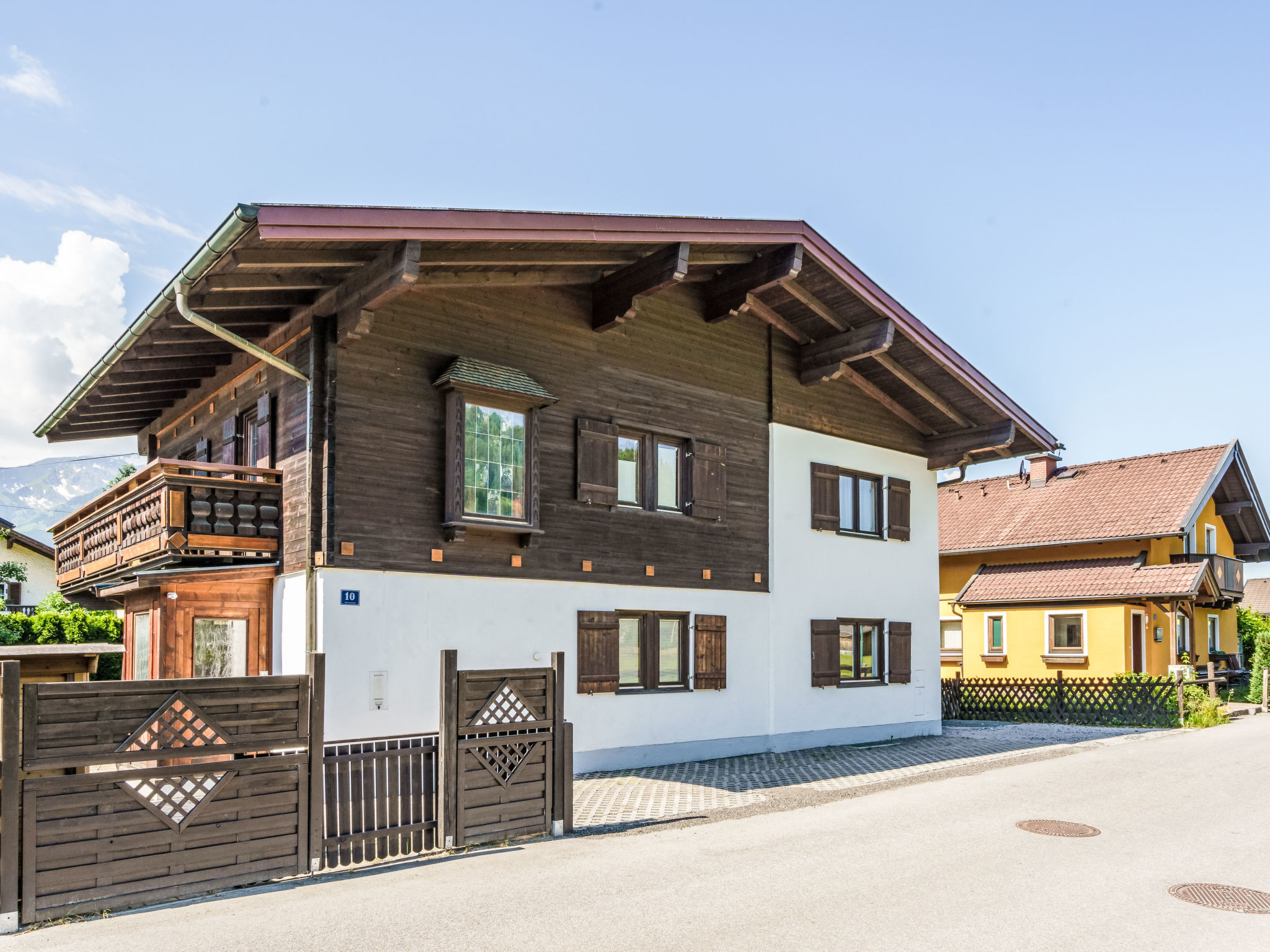 Chalet Glockner Bruck: Spacious 5-Bedroom Alpine Chalet Near Zell Am See and Kaprun Ski Resorts