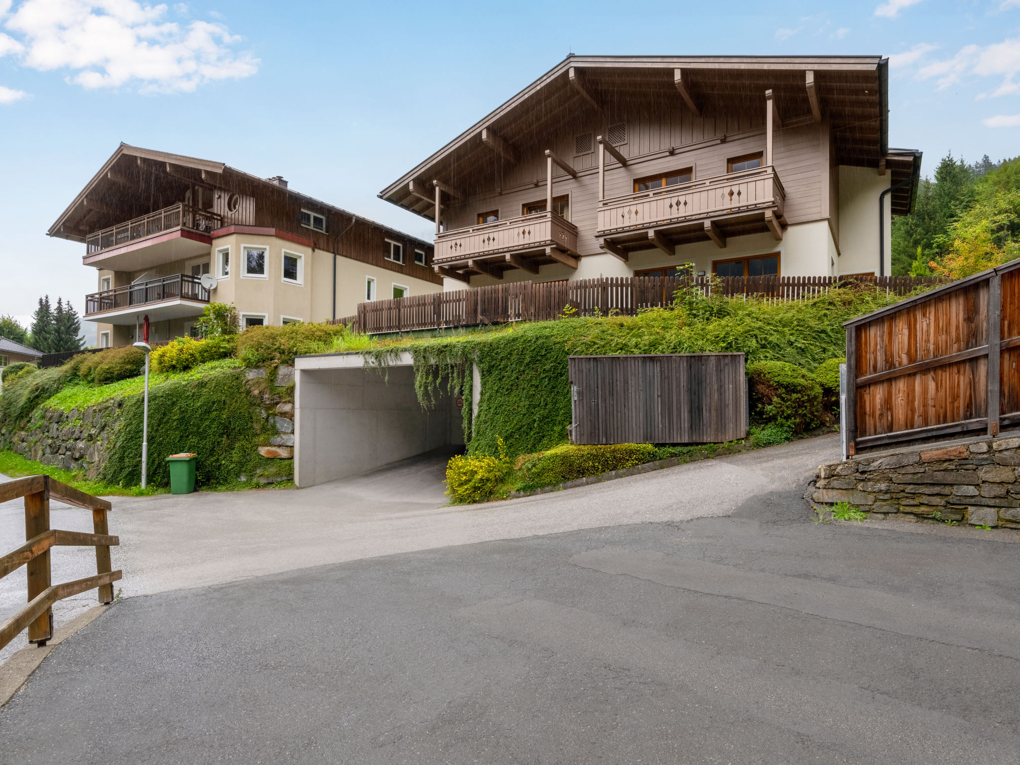 Chalet Graukogel Gastein Bad Gastein: Modern 4-Bedroom Alpine Retreat with Mountain Views and Wellness Facilities in Austrian Spa Town