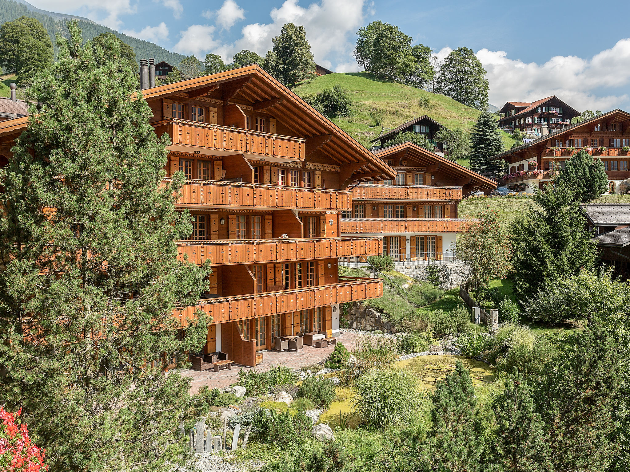 Chalet Gydisdorf Grindelwald: Luxury 1-Bedroom Alpine Apartment with Stunning Mountain Views and Eiger Panorama
