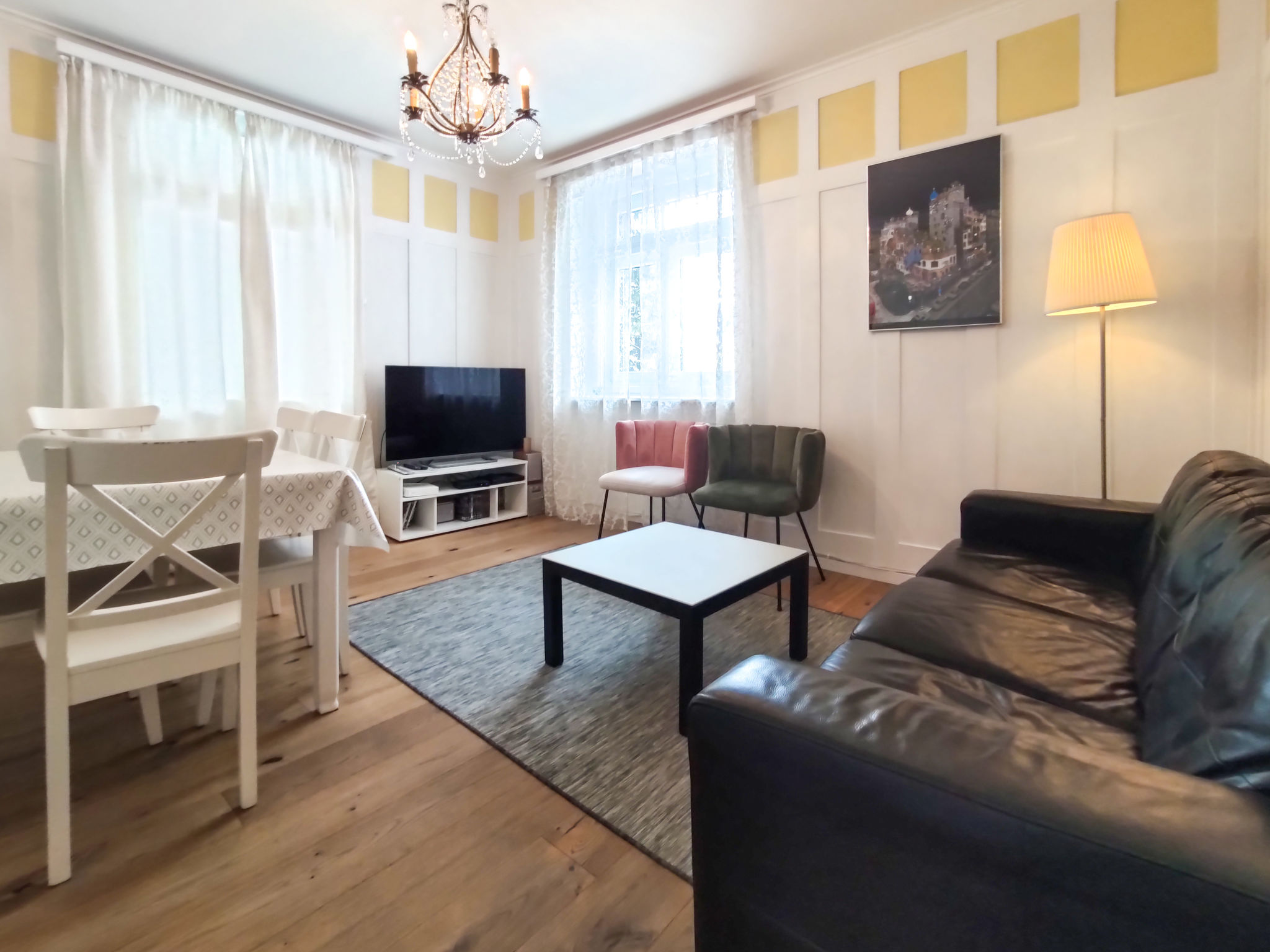 Chalet Jakobshorn Davos: Stylish 3-Bedroom Mountain View Apartment in Central Davos with Modern Amenities and Alpine Access